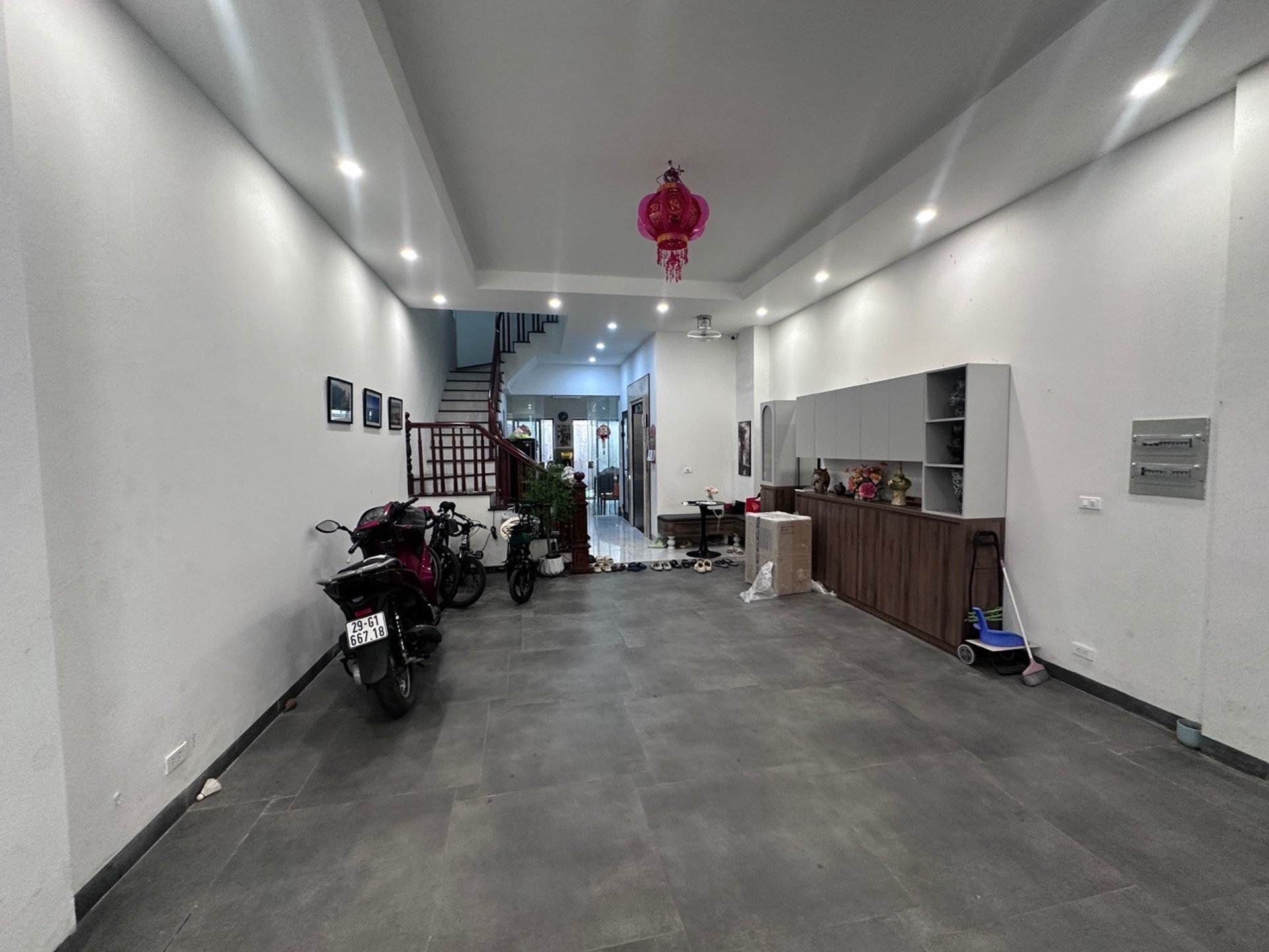 Bán nhà Lạc Trung - diện tích 86m2 6 tầng - Mặt tiền khủng, gara ô tô - giá 37,9 tỷ