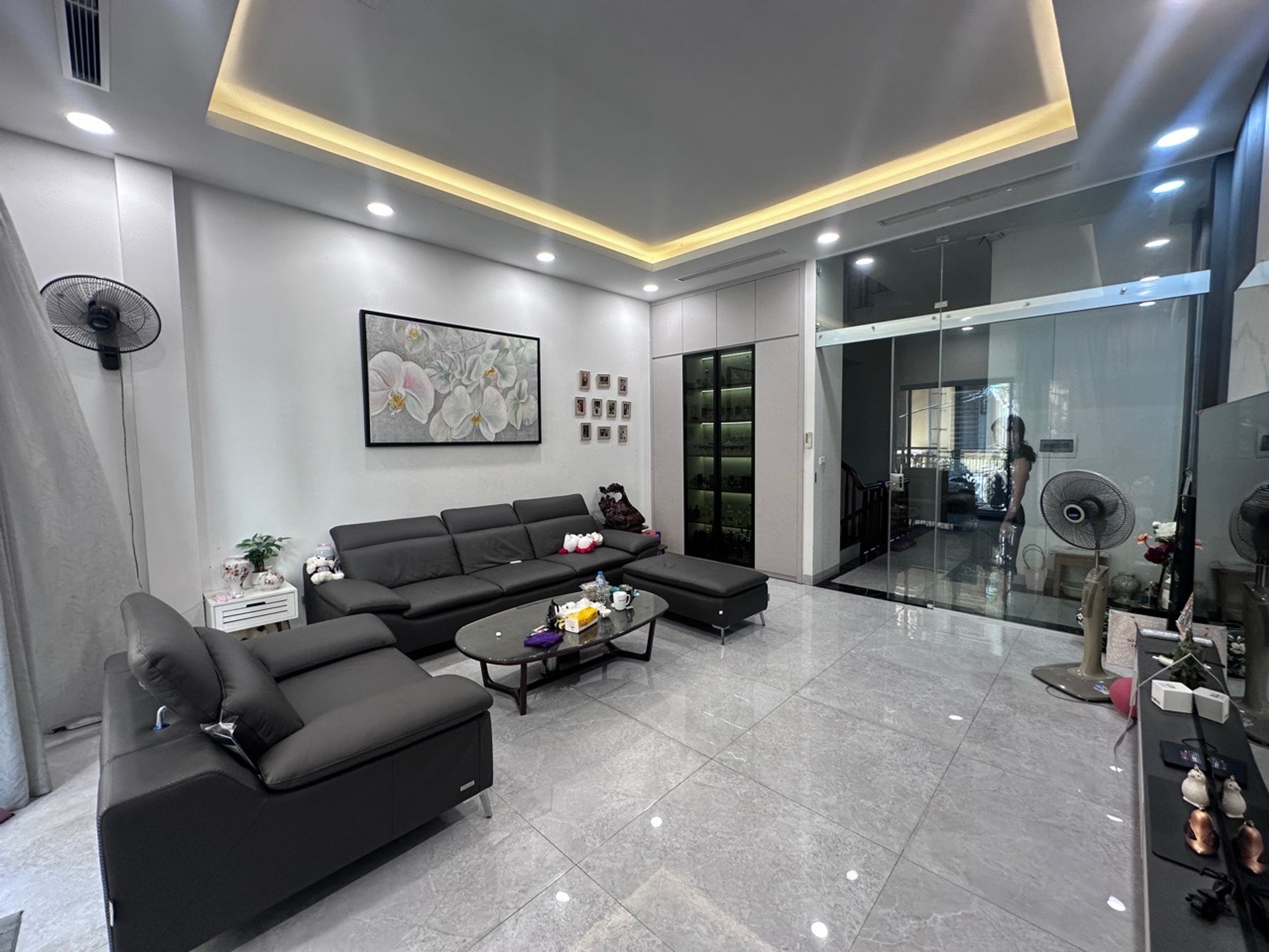 Bán nhà Lạc Trung - diện tích 86m2 6 tầng - Mặt tiền khủng, gara ô tô - giá 37,9 tỷ