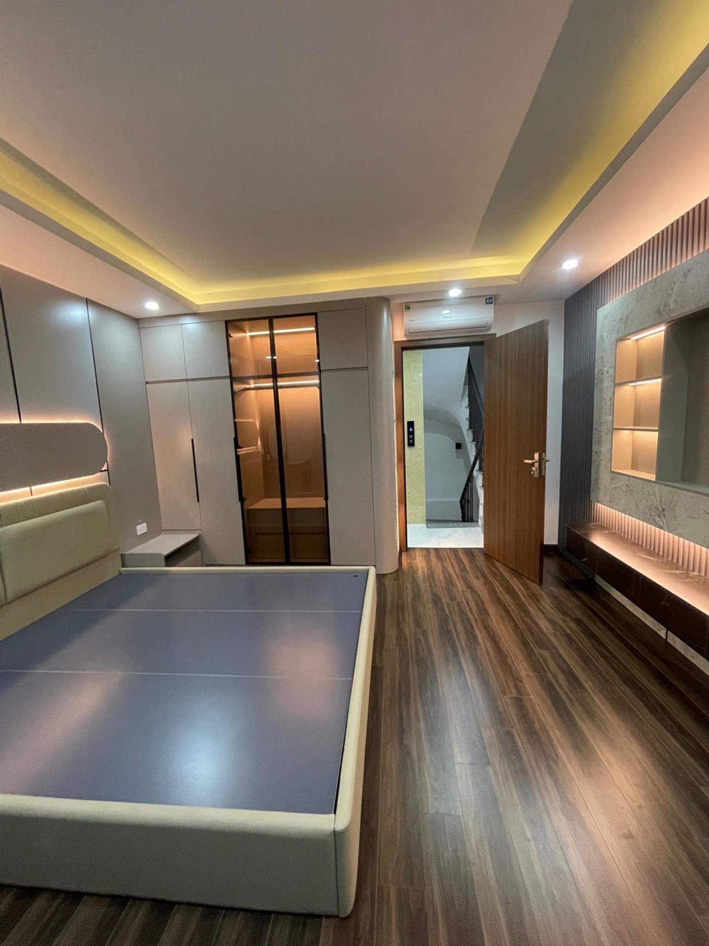 Bán nhà Nguyễn Đức Cảnh - diện tích 30m2 7 tầng - Nhà đẹp long lanh - giá 11,5 tỷ