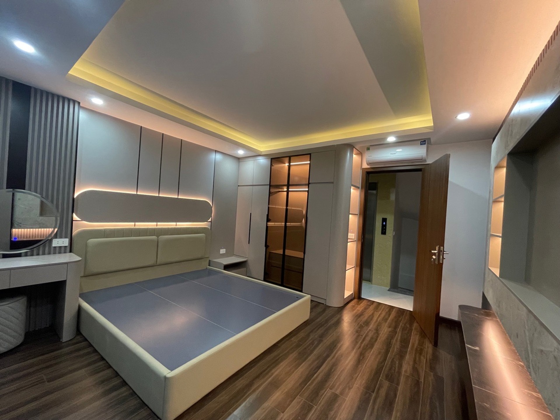Bán nhà Nguyễn Đức Cảnh - diện tích 30m2 7 tầng - Nhà đẹp long lanh - giá 11,5 tỷ