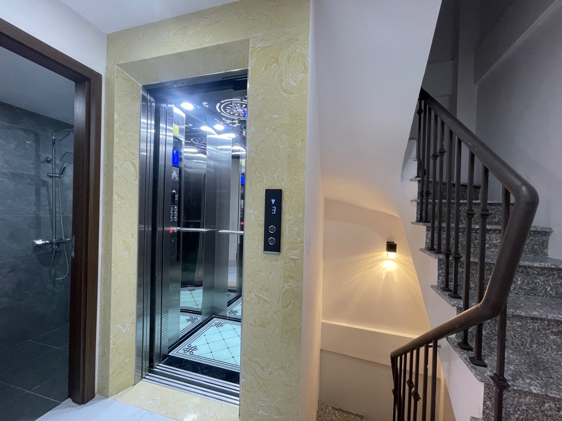Bán nhà Nguyễn Đức Cảnh - diện tích 30m2 7 tầng - Nhà đẹp long lanh - giá 11,5 tỷ