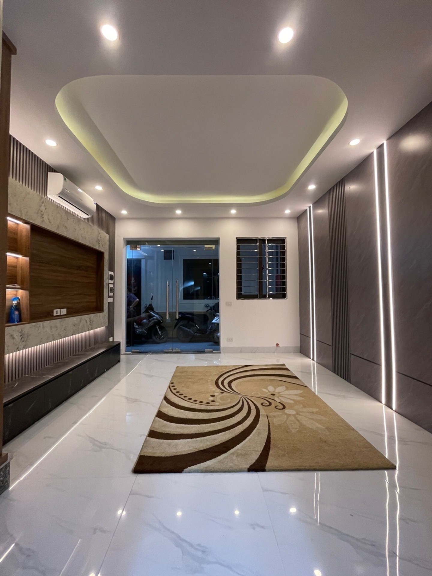 Bán nhà Nguyễn Đức Cảnh - diện tích 30m2 7 tầng - Nhà đẹp long lanh - giá 11,5 tỷ