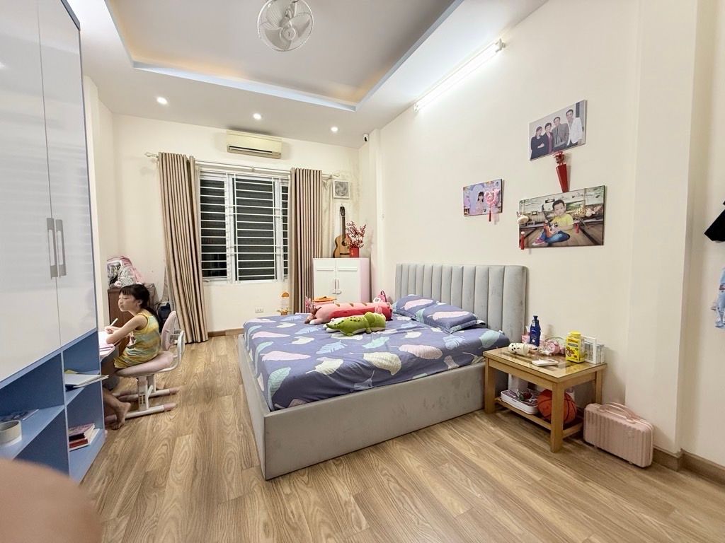 Bán nhà Hoàng Mai - diện tích 36m2 6 tầng - Nhà đẹp ở ngay - giá 8,2 tỷ