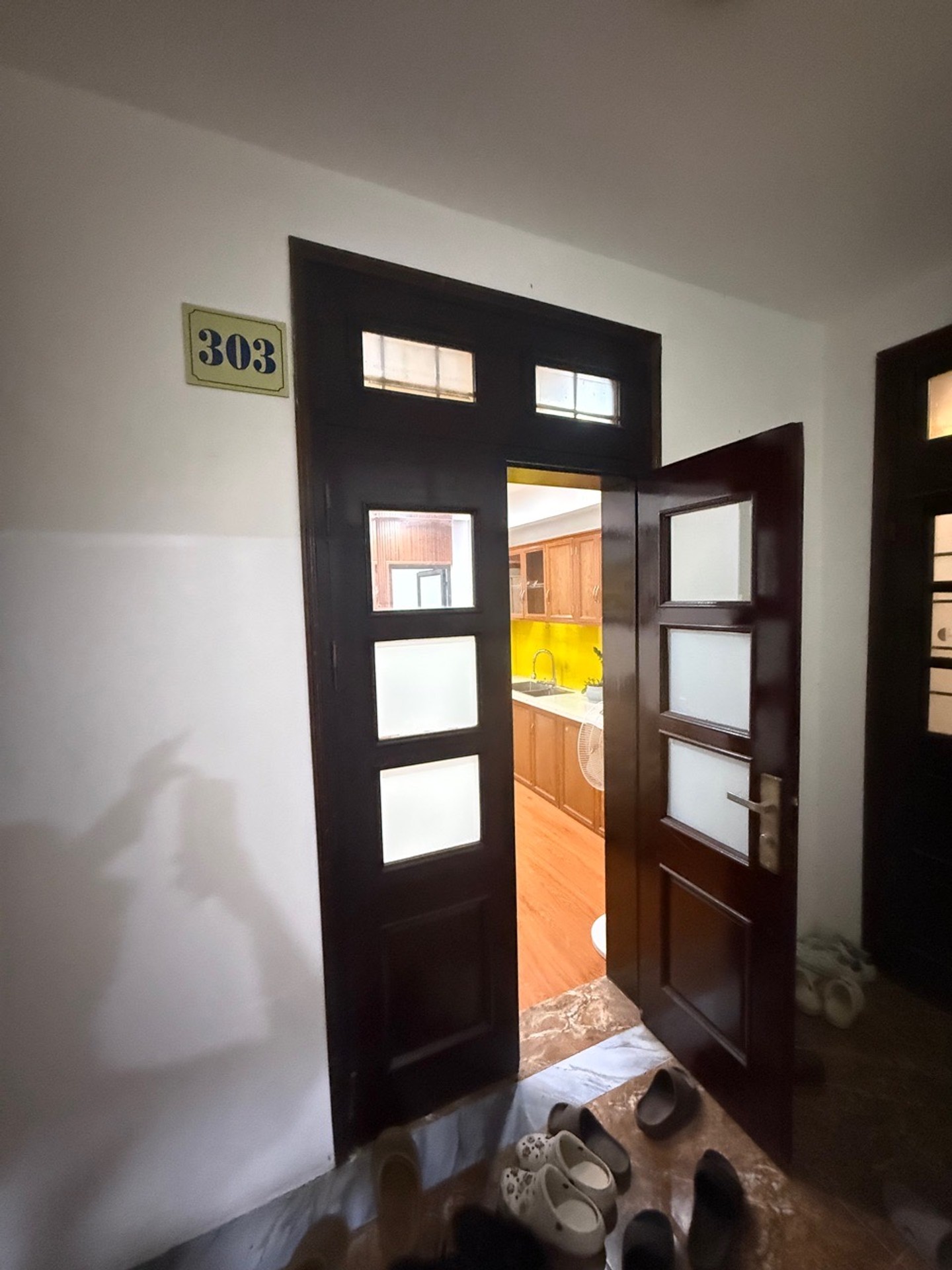 Bán nhà Huỳnh Thúc Kháng - diện tích 75m2 3 tầng - Sổ đỏ chính chủ - giá 4,8 tỷ