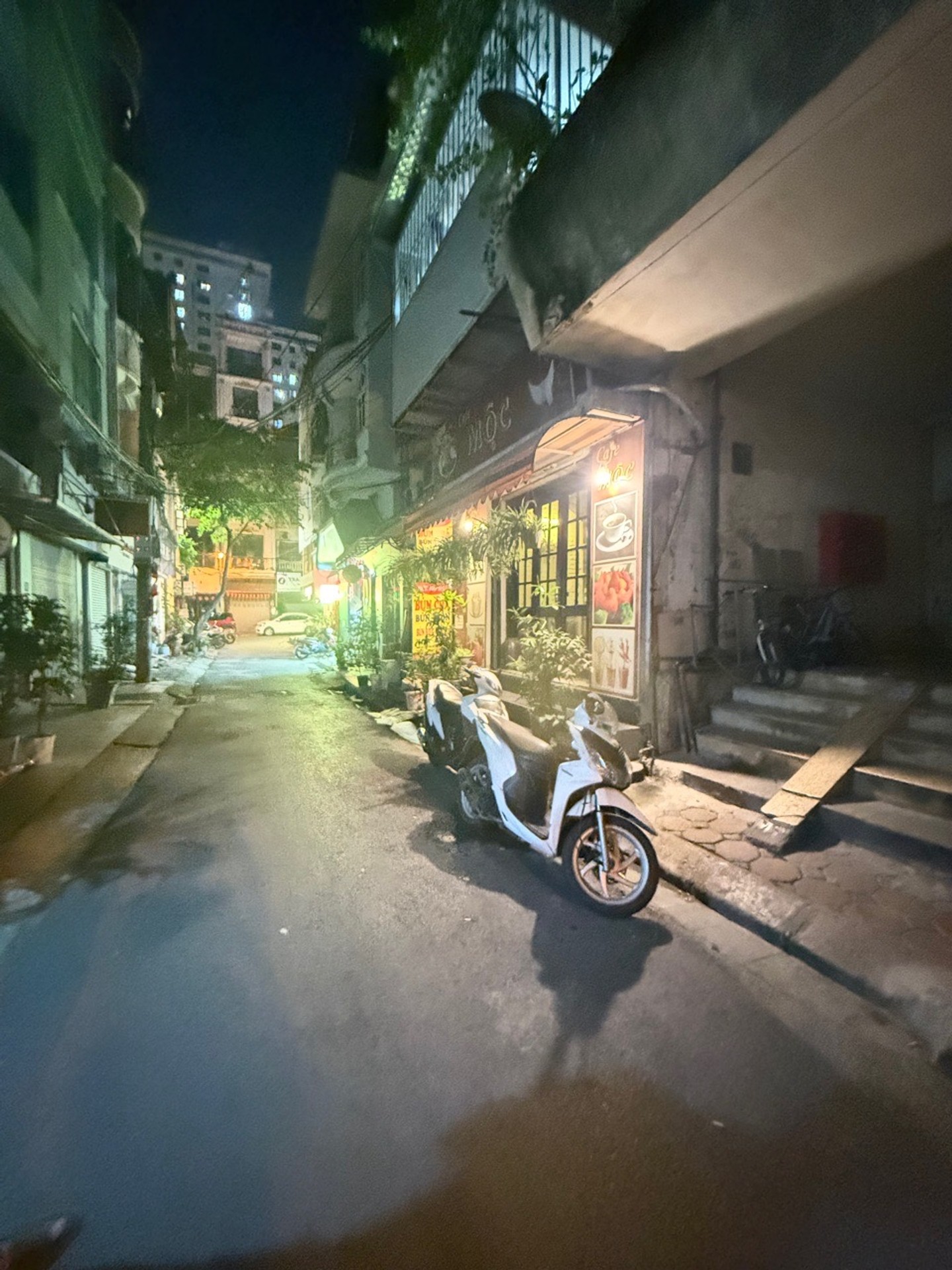 Bán nhà Huỳnh Thúc Kháng - diện tích 75m2 3 tầng - Sổ đỏ chính chủ - giá 4,8 tỷ