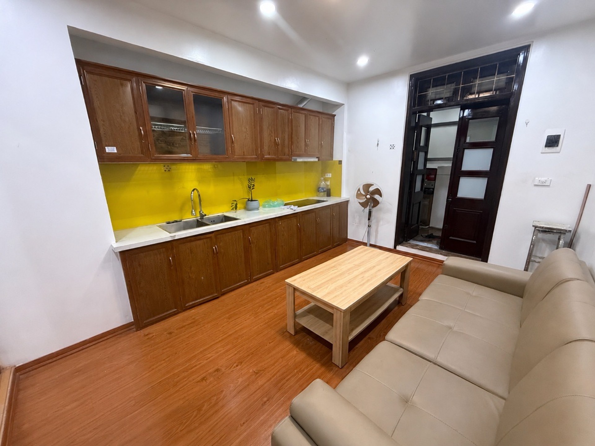 Bán nhà Huỳnh Thúc Kháng - diện tích 75m2 3 tầng - Sổ đỏ chính chủ - giá 4,8 tỷ