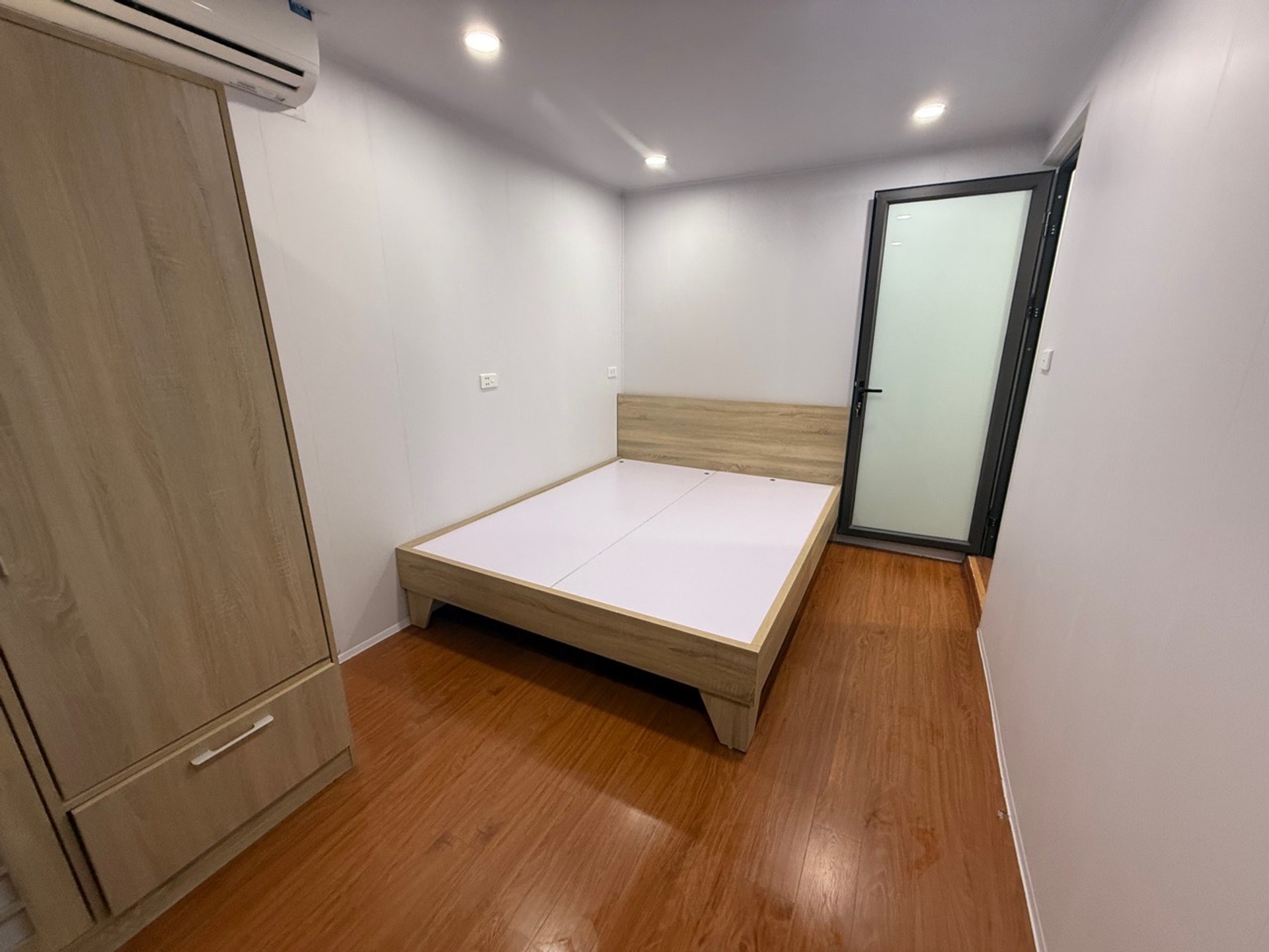 Bán nhà Huỳnh Thúc Kháng - diện tích 75m2 3 tầng - Sổ đỏ chính chủ - giá 4,8 tỷ