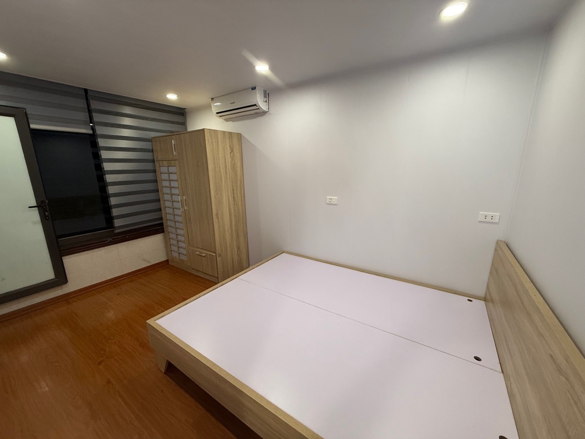 Bán nhà Huỳnh Thúc Kháng - diện tích 75m2 3 tầng - Sổ đỏ chính chủ - giá 4,8 tỷ