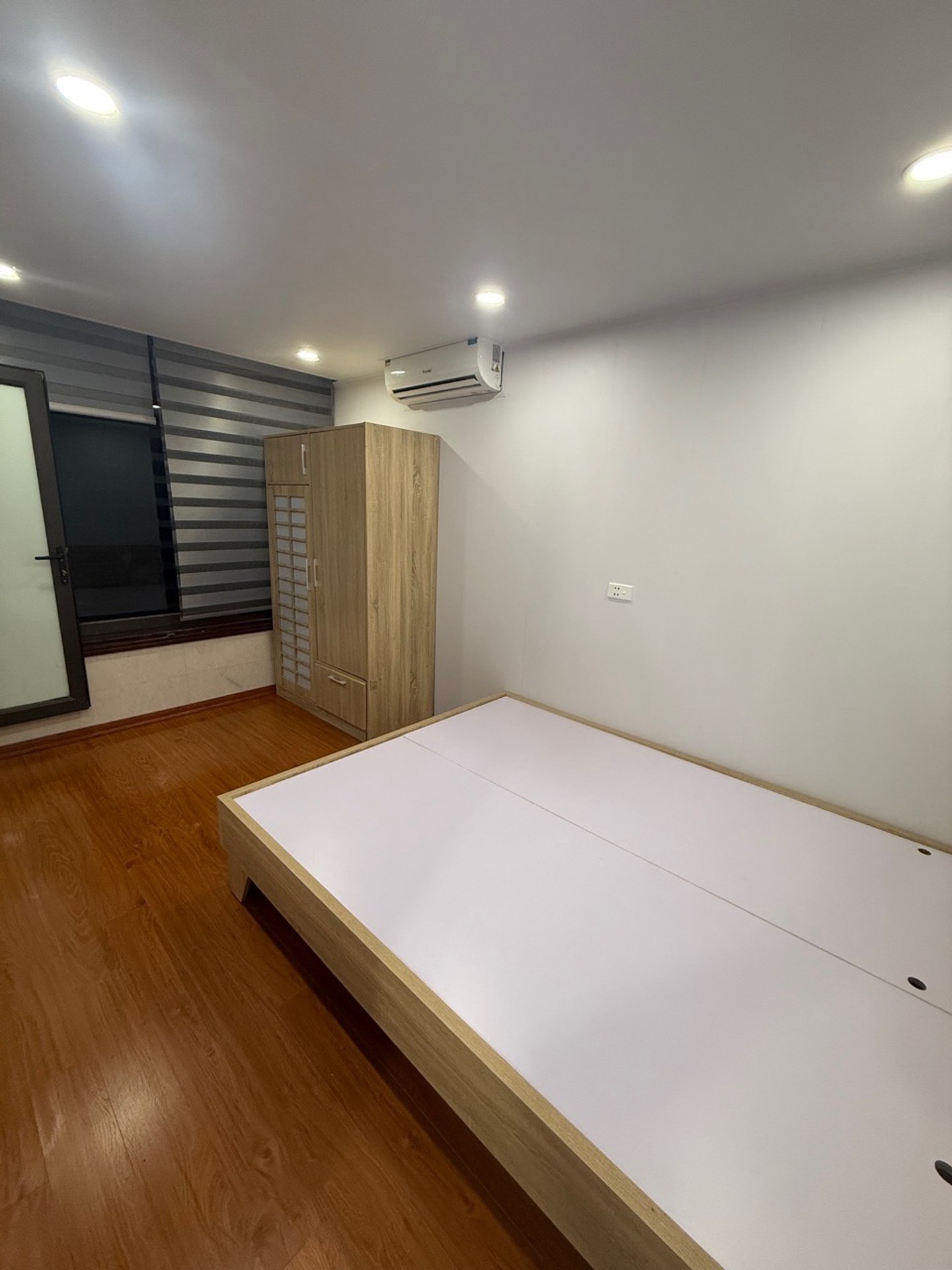 Bán nhà Huỳnh Thúc Kháng - diện tích 75m2 3 tầng - Sổ đỏ chính chủ - giá 4,8 tỷ