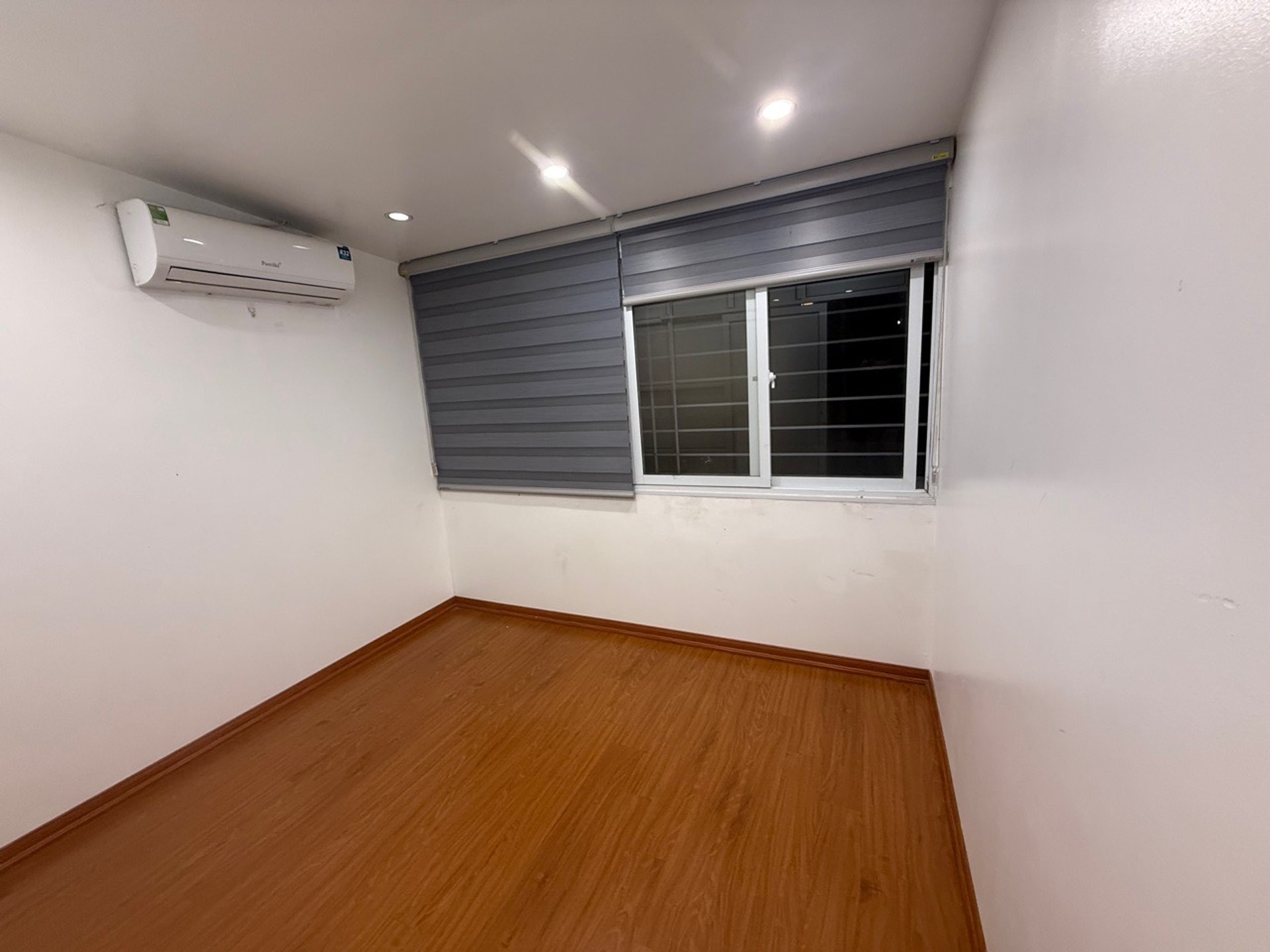 Bán nhà Huỳnh Thúc Kháng - diện tích 75m2 3 tầng - Sổ đỏ chính chủ - giá 4,8 tỷ