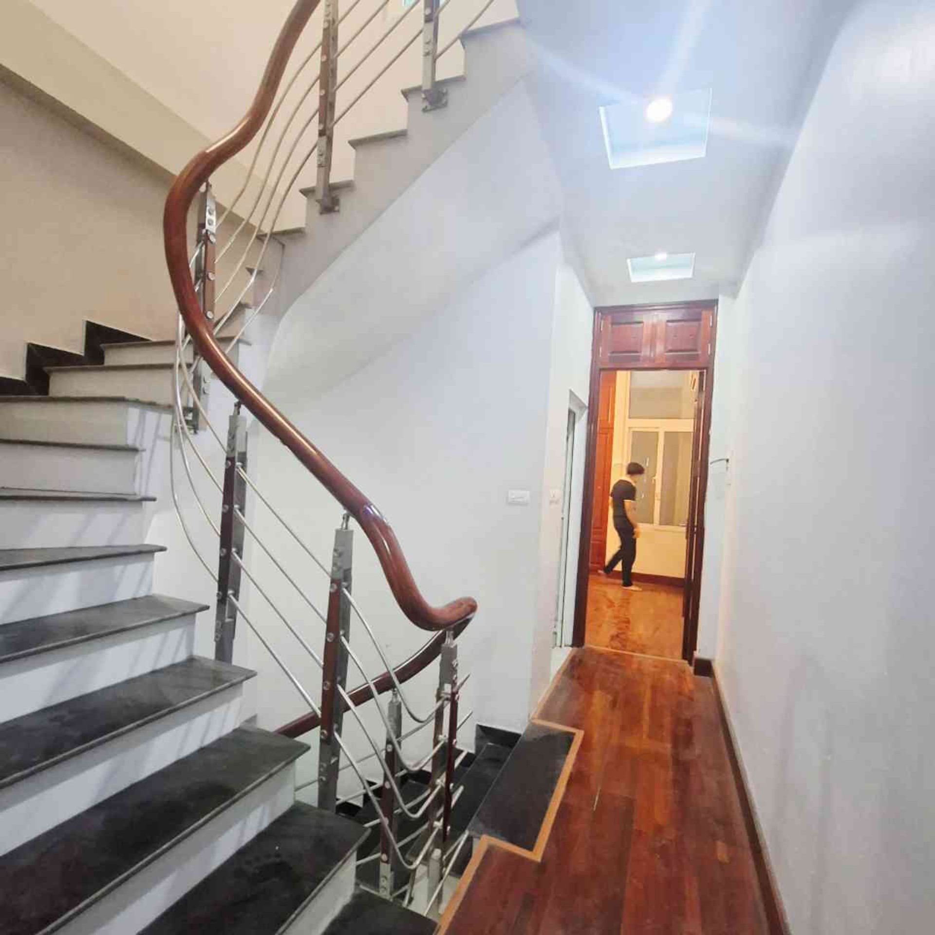 Bán nhà Nam Dư - diện tích 40m2 6 tầng - Phân lô ô tô - giá 13,4 tỷ