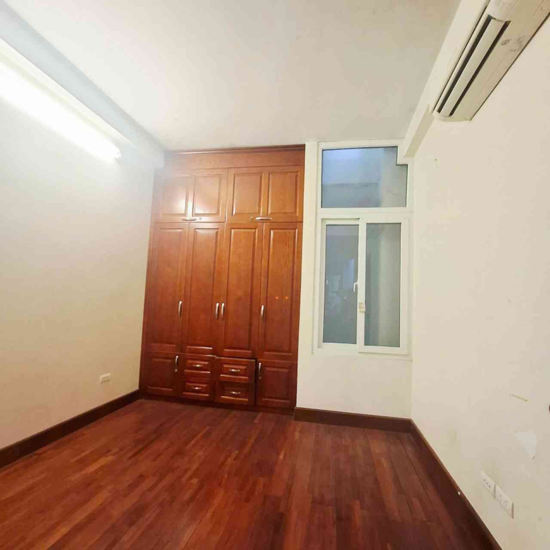Bán nhà Nam Dư - diện tích 40m2 6 tầng - Phân lô ô tô - giá 13,4 tỷ