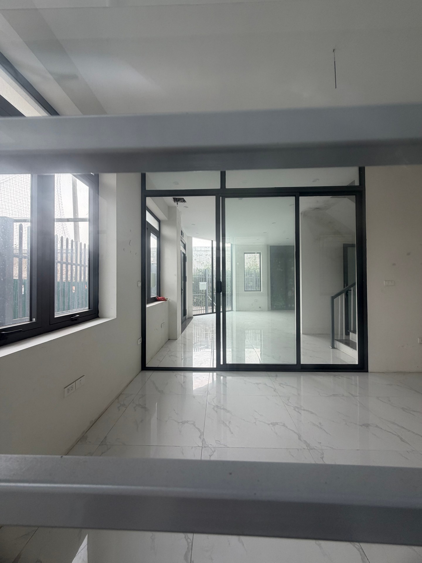 Bán nhà Ngõ 2 ô tô tránh - diện tích 100m2 5 tầng - Lô góc 2 mặt thoáng - giá 25 tỷ