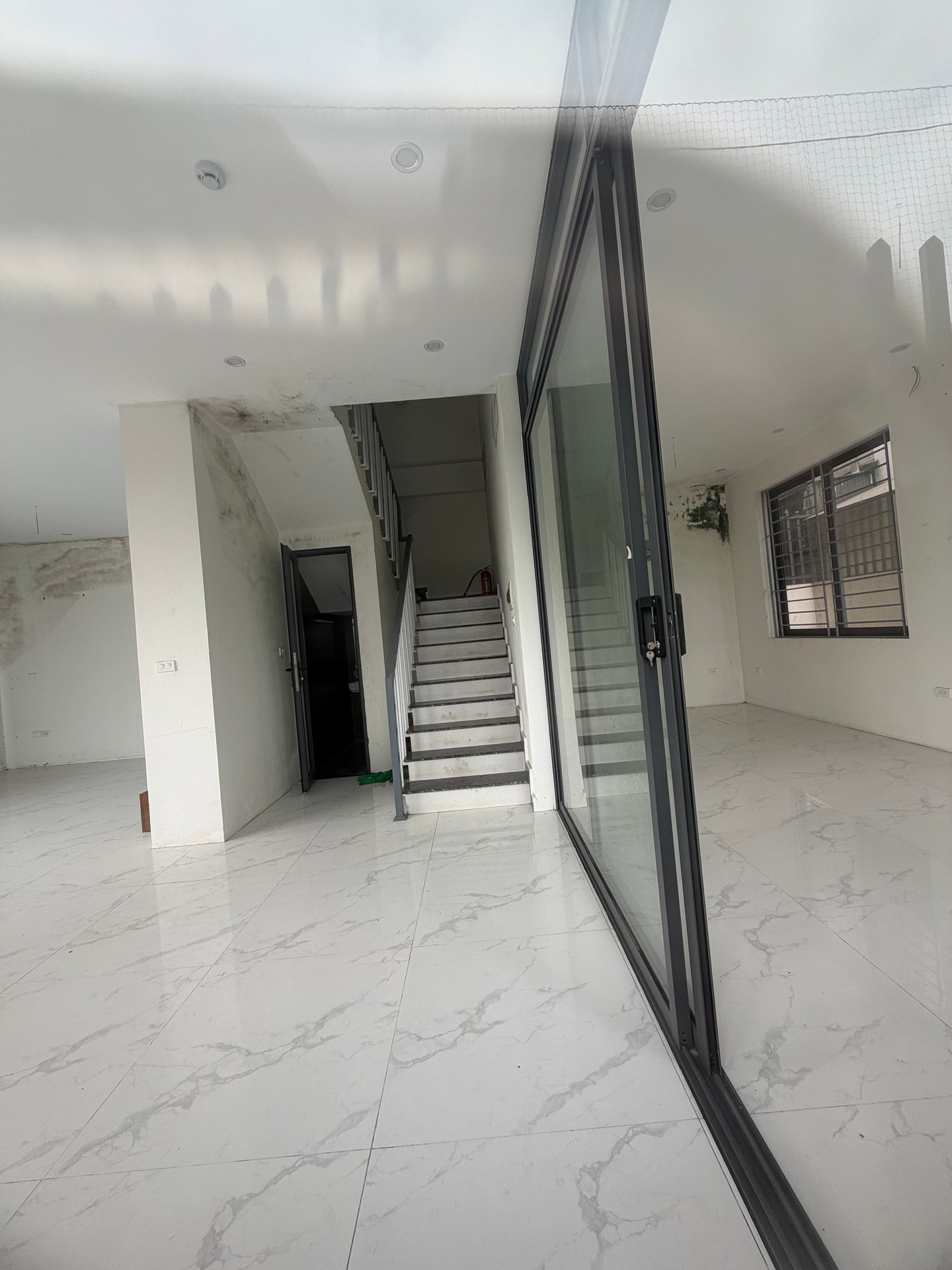 Bán nhà Ngõ 2 ô tô tránh - diện tích 100m2 5 tầng - Lô góc 2 mặt thoáng - giá 25 tỷ