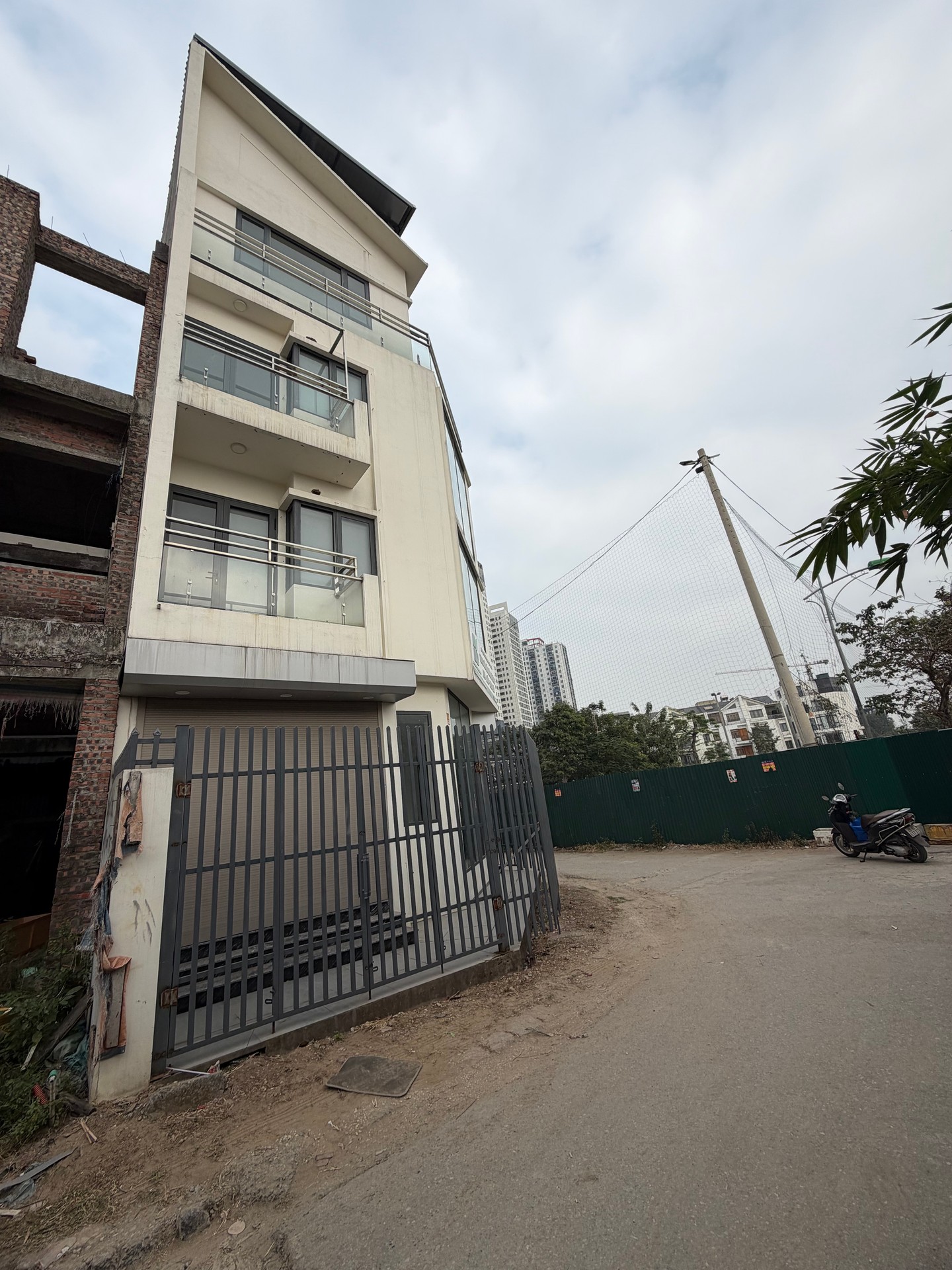 Bán nhà Ngõ 2 ô tô tránh - diện tích 100m2 5 tầng - Lô góc 2 mặt thoáng - giá 25 tỷ