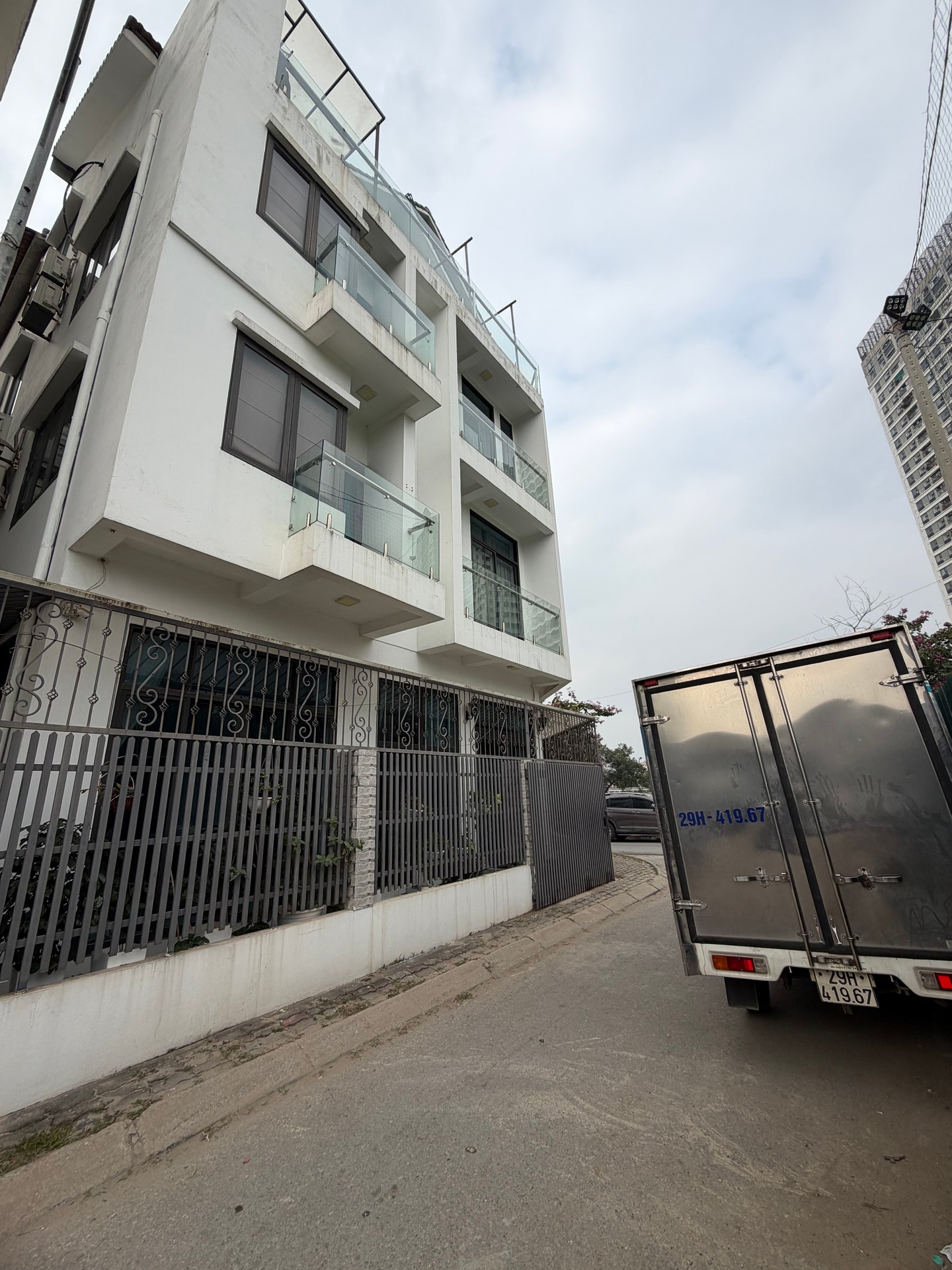 Bán nhà Ngõ 2 ô tô tránh - diện tích 100m2 5 tầng - Lô góc 2 mặt thoáng - giá 25 tỷ