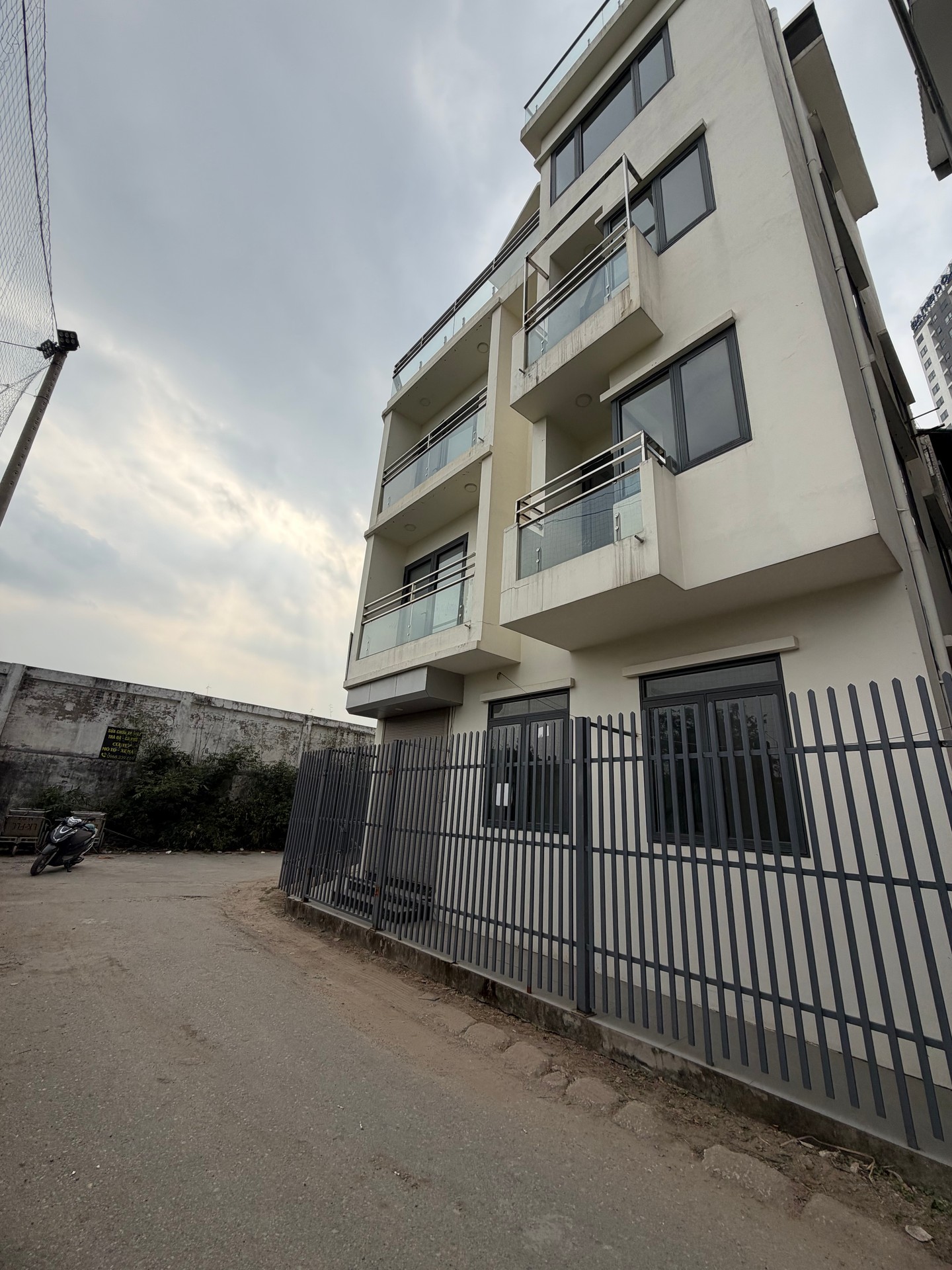 Bán nhà Ngõ 2 ô tô tránh - diện tích 100m2 5 tầng - Lô góc 2 mặt thoáng - giá 25 tỷ