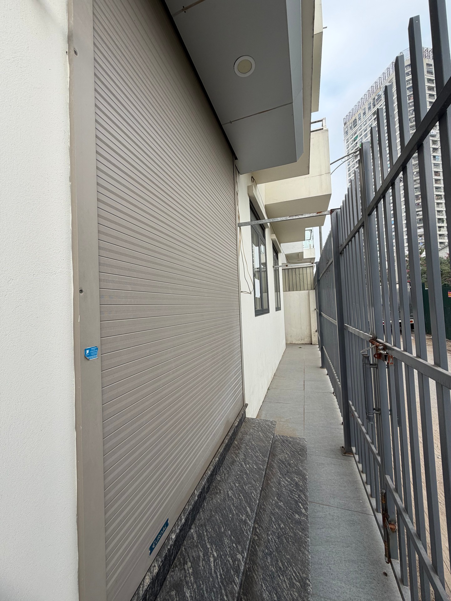 Bán nhà Ngõ 2 ô tô tránh - diện tích 100m2 5 tầng - Lô góc 2 mặt thoáng - giá 25 tỷ