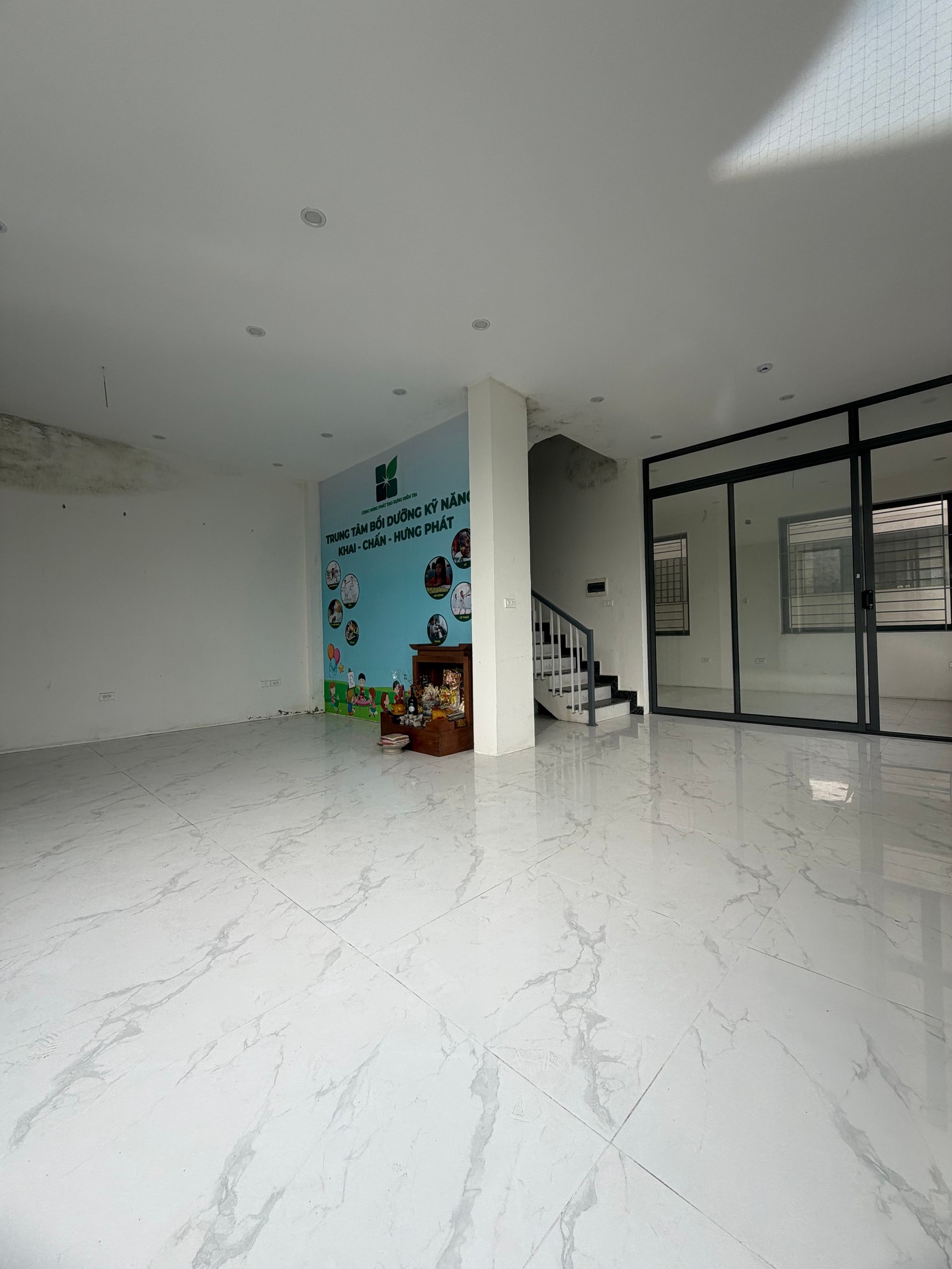 Bán nhà Ngõ 2 ô tô tránh - diện tích 100m2 5 tầng - Lô góc 2 mặt thoáng - giá 25 tỷ