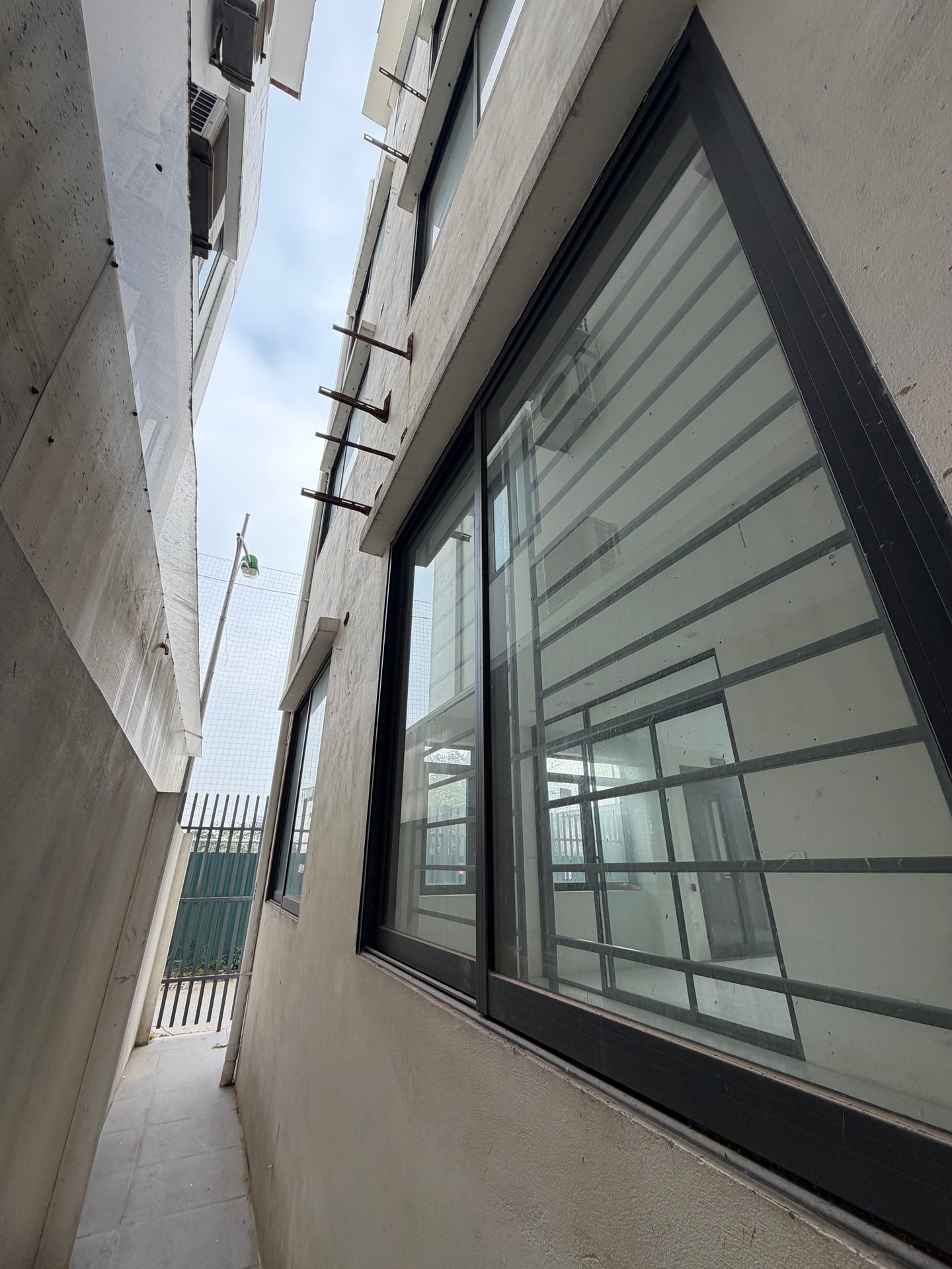 Bán nhà Ngõ 2 ô tô tránh - diện tích 100m2 5 tầng - Lô góc 2 mặt thoáng - giá 25 tỷ