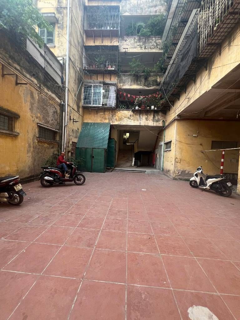 Bán nhà Đền Lừ - diện tích 250m2 1 tầng - Căn góc 3 thoáng - giá 9,3 tỷ