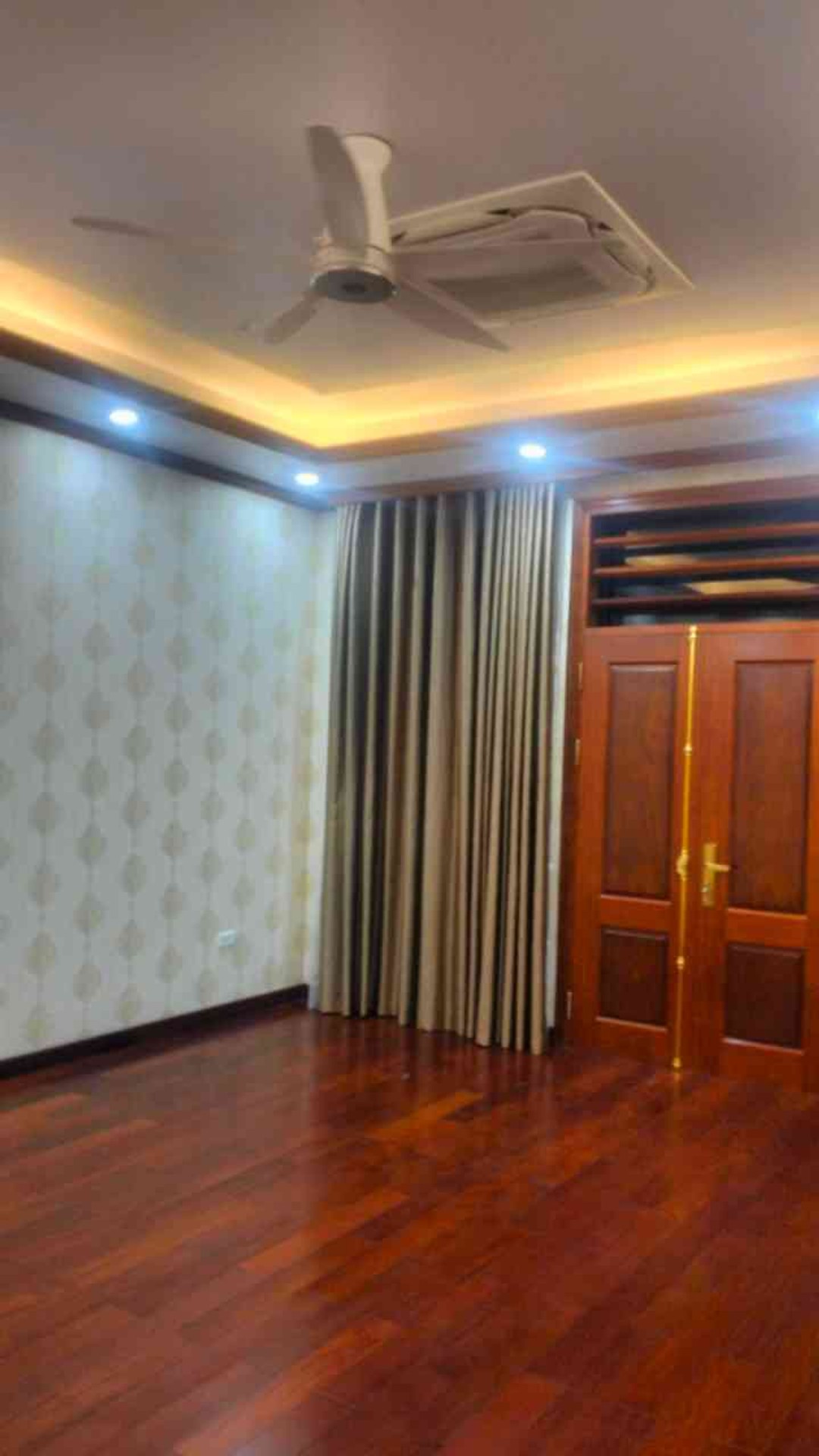 Bán nhà Louis VII - diện tích 94m2 5 tầng - Nhà cực đẹp - giá 32 tỷ
