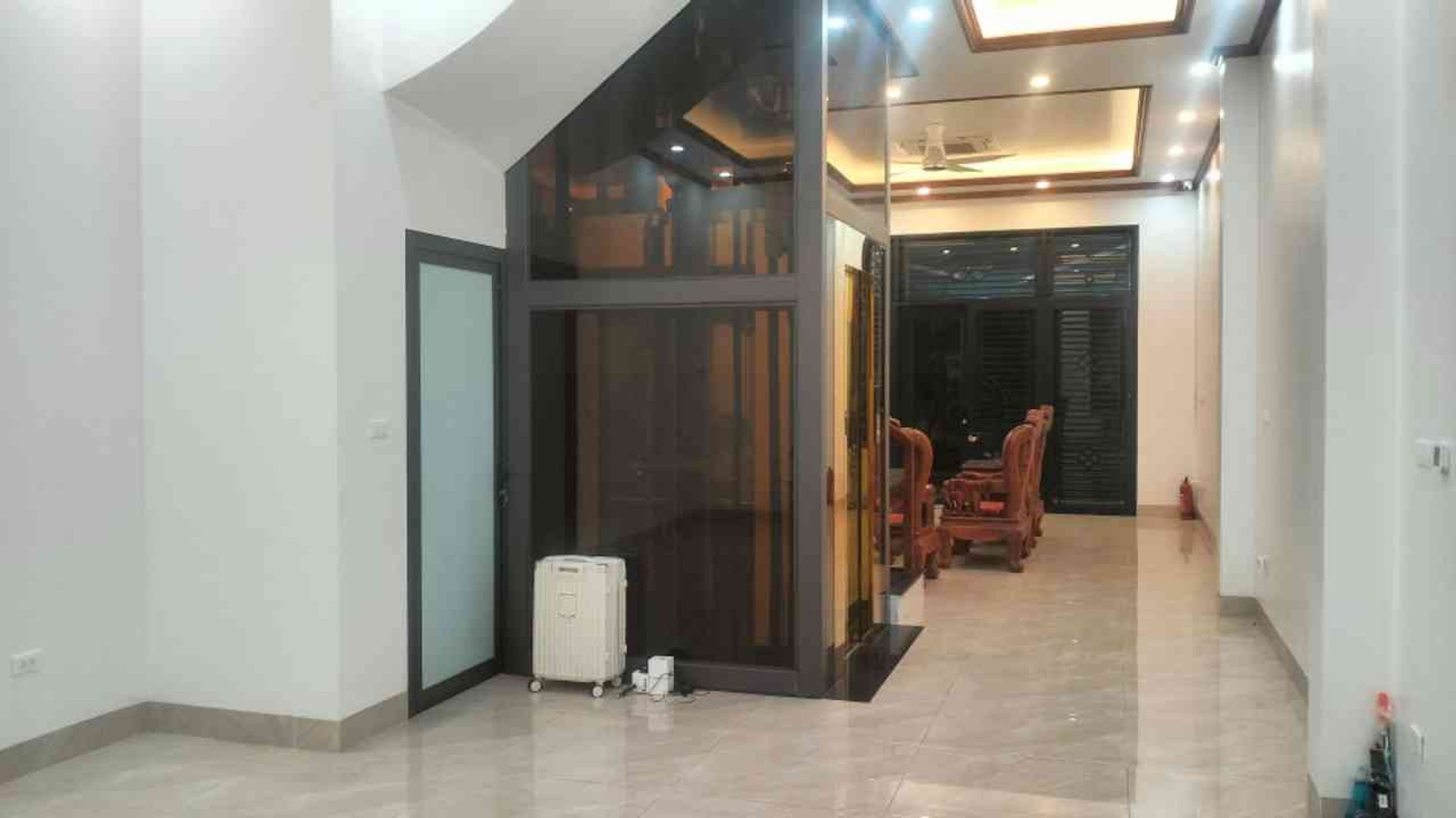 Bán nhà Louis VII - diện tích 94m2 5 tầng - Nhà cực đẹp - giá 32 tỷ