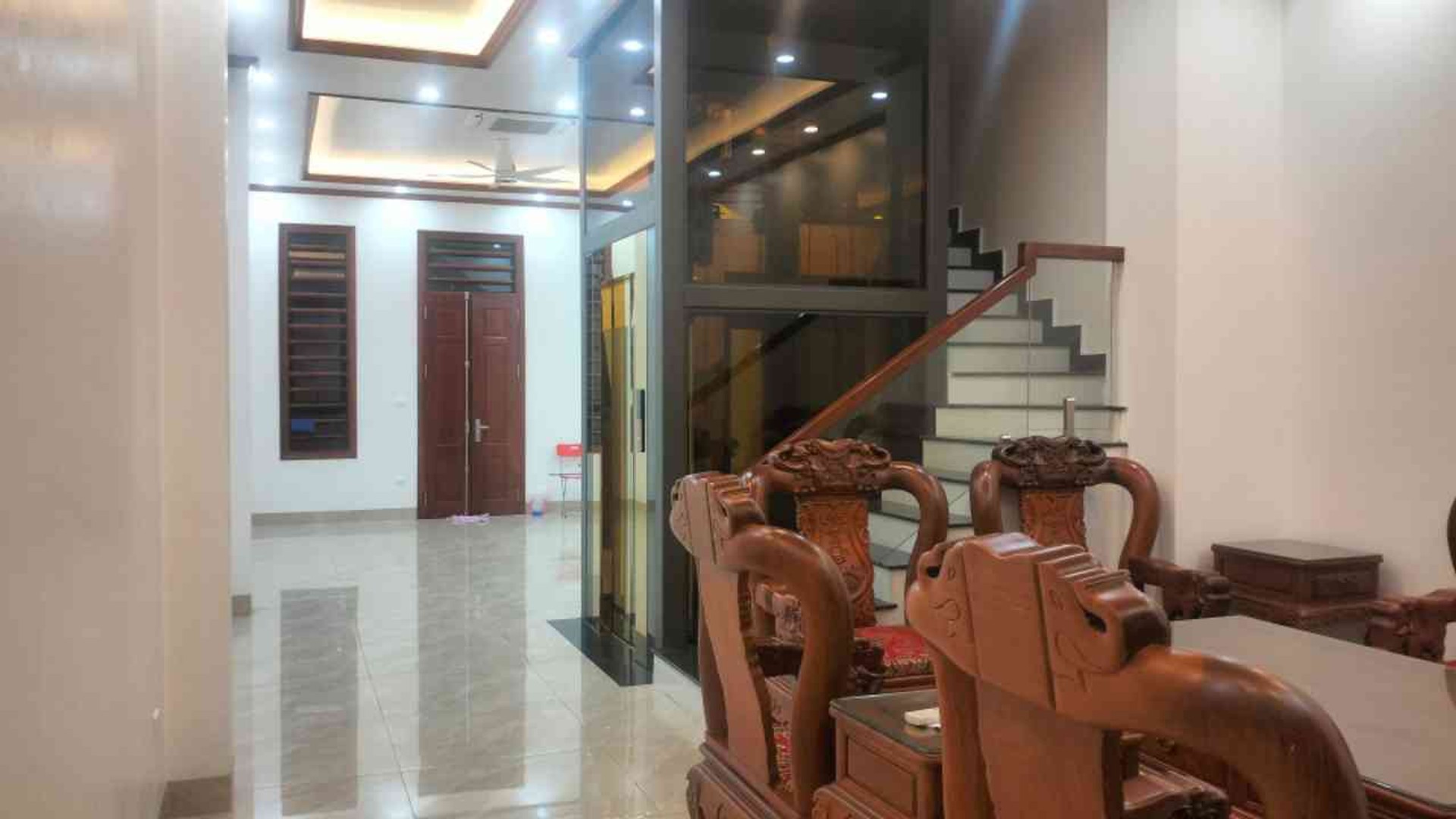 Bán nhà Louis VII - diện tích 94m2 5 tầng - Nhà cực đẹp - giá 32 tỷ