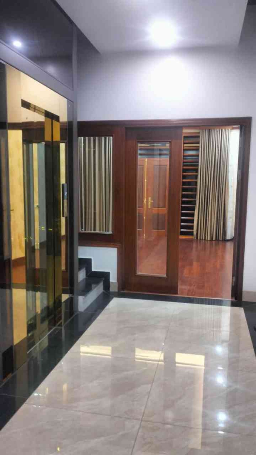 Bán nhà Louis VII - diện tích 94m2 5 tầng - Nhà cực đẹp - giá 32 tỷ