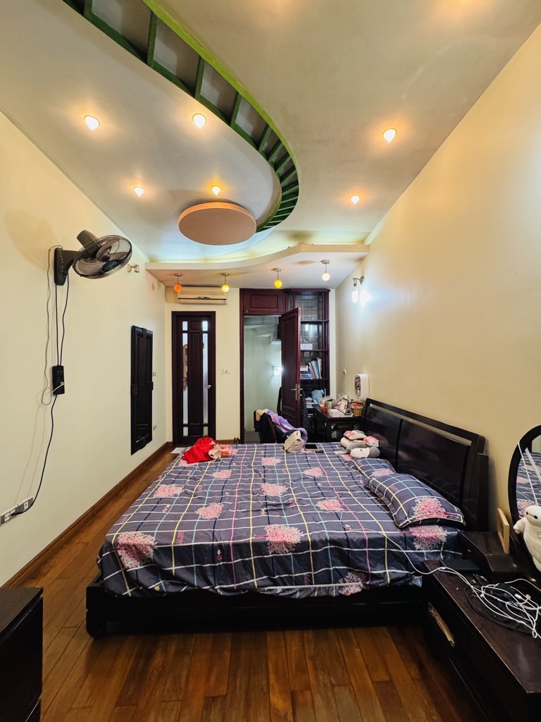 Bán nhà Lê Thanh Nghị - diện tích 28m2 5 tầng - Nhà đẹp hiếm có - giá 9,4 tỷ
