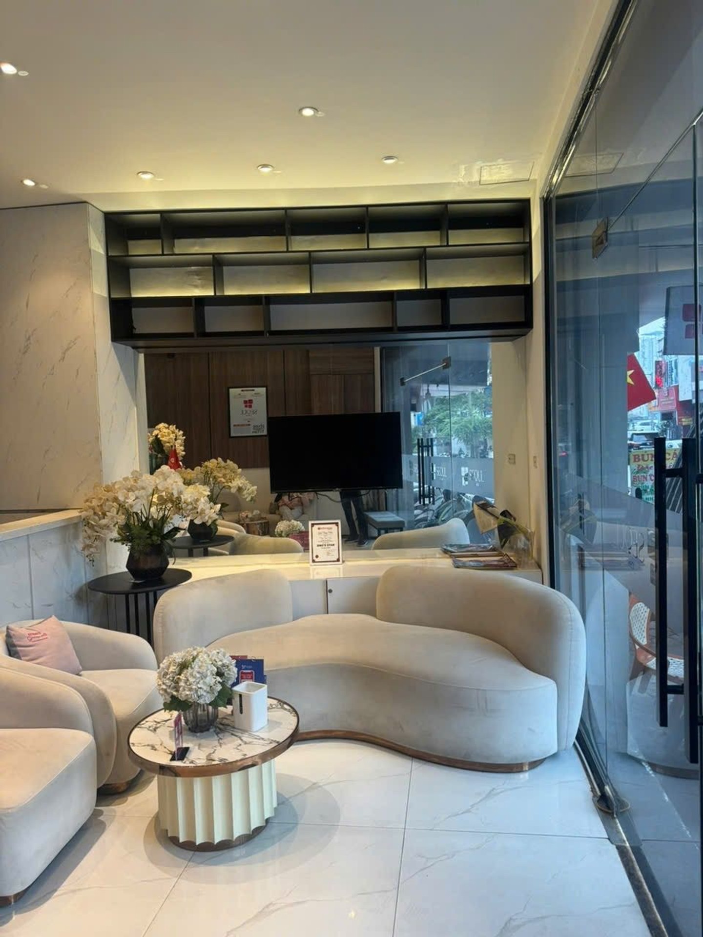 Bán nhà Thái Thịnh - diện tích 106.7m2 7 tầng - Lô góc 2 mặt thoáng - giá 80 tỷ