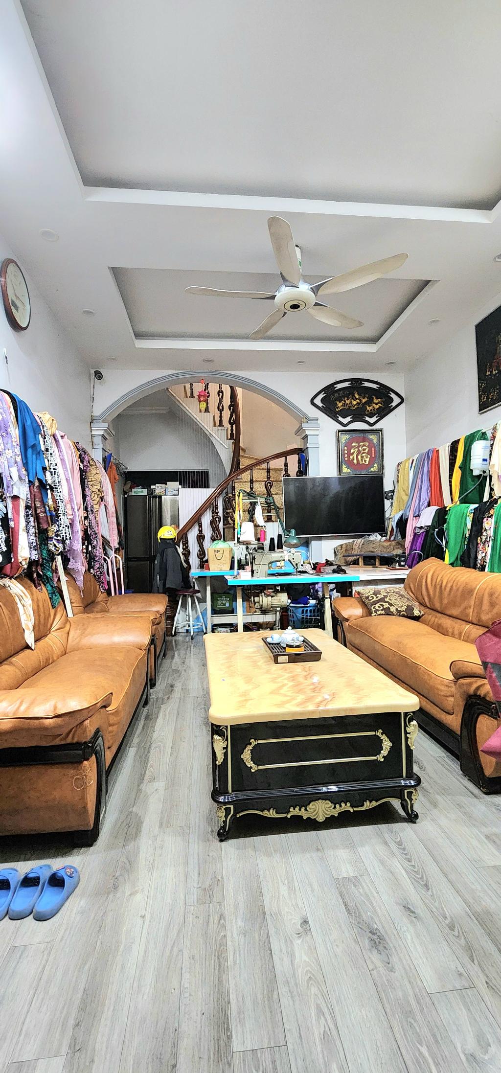 Bán nhà Định Công - diện tích 28m2 6 tầng - NGÕ THÔNG - SÁT PHỐ - NHÀ ĐẸP - giá 8,2 tỷ