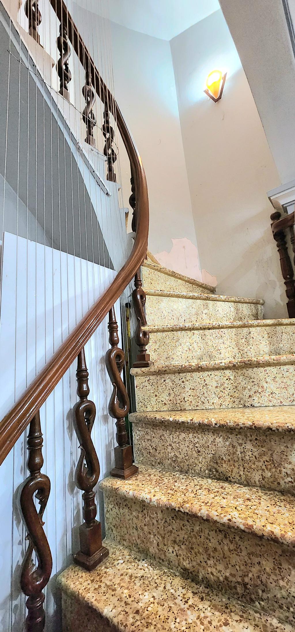 Bán nhà Định Công - diện tích 28m2 6 tầng - NGÕ THÔNG - SÁT PHỐ - NHÀ ĐẸP - giá 8,2 tỷ