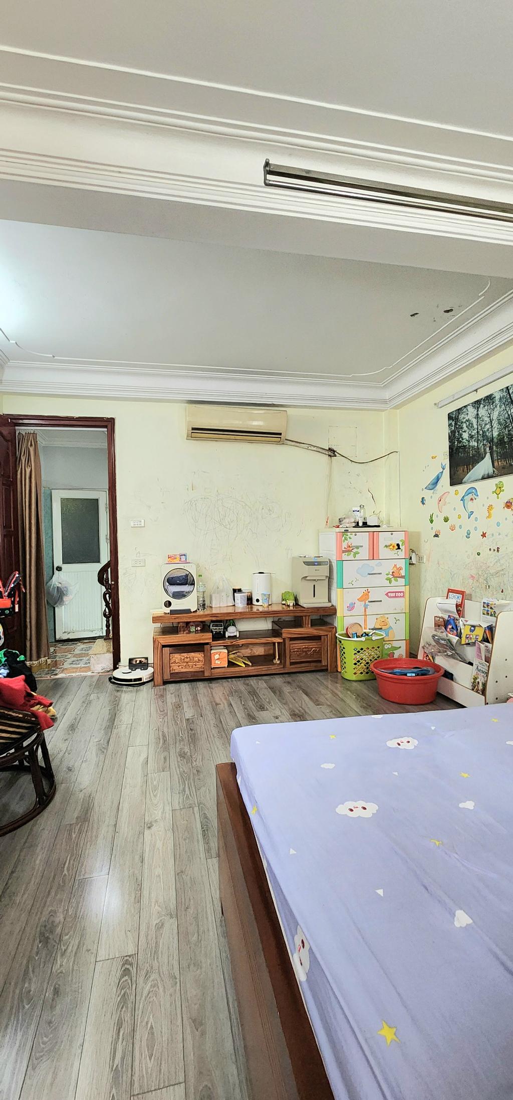 Bán nhà Định Công - diện tích 28m2 6 tầng - NGÕ THÔNG - SÁT PHỐ - NHÀ ĐẸP - giá 8,2 tỷ