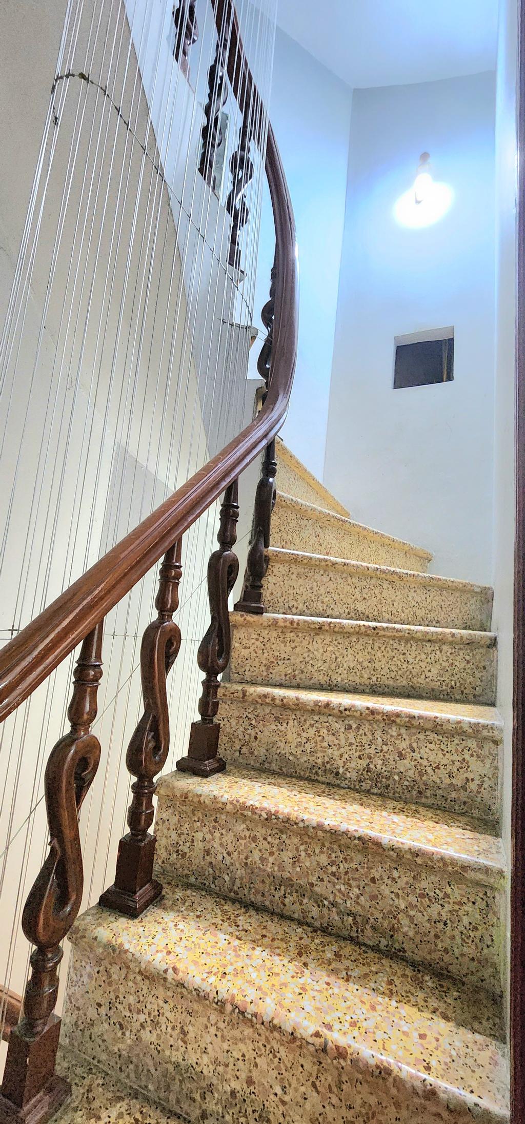Bán nhà Định Công - diện tích 28m2 6 tầng - NGÕ THÔNG - SÁT PHỐ - NHÀ ĐẸP - giá 8,2 tỷ
