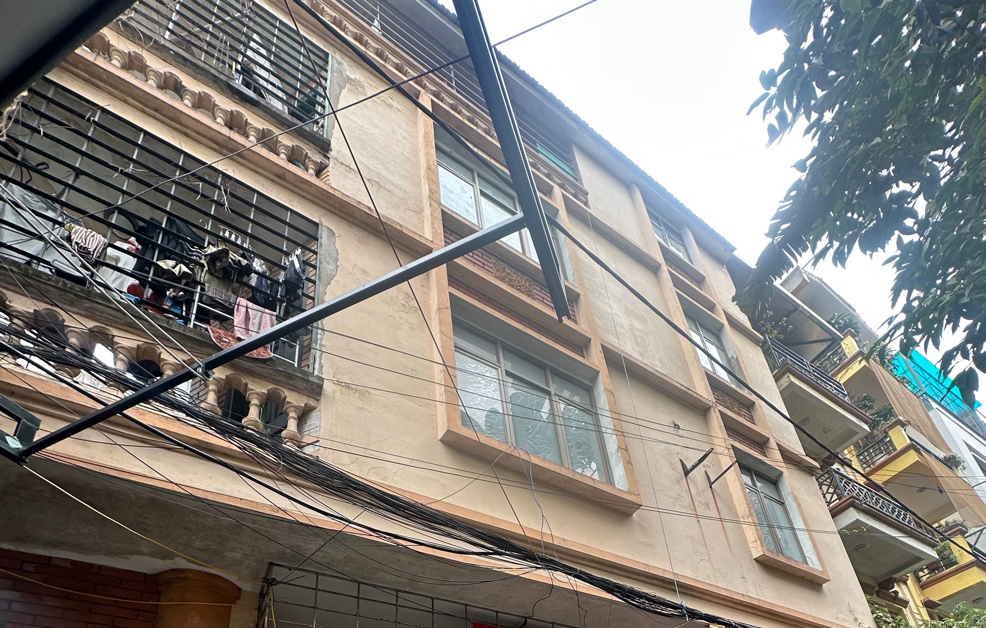 Bán nhà Đại La - diện tích 37m2 4 tầng - Nhà cũ cho thuê 20 triệu/tháng - giá 9,5 tỷ