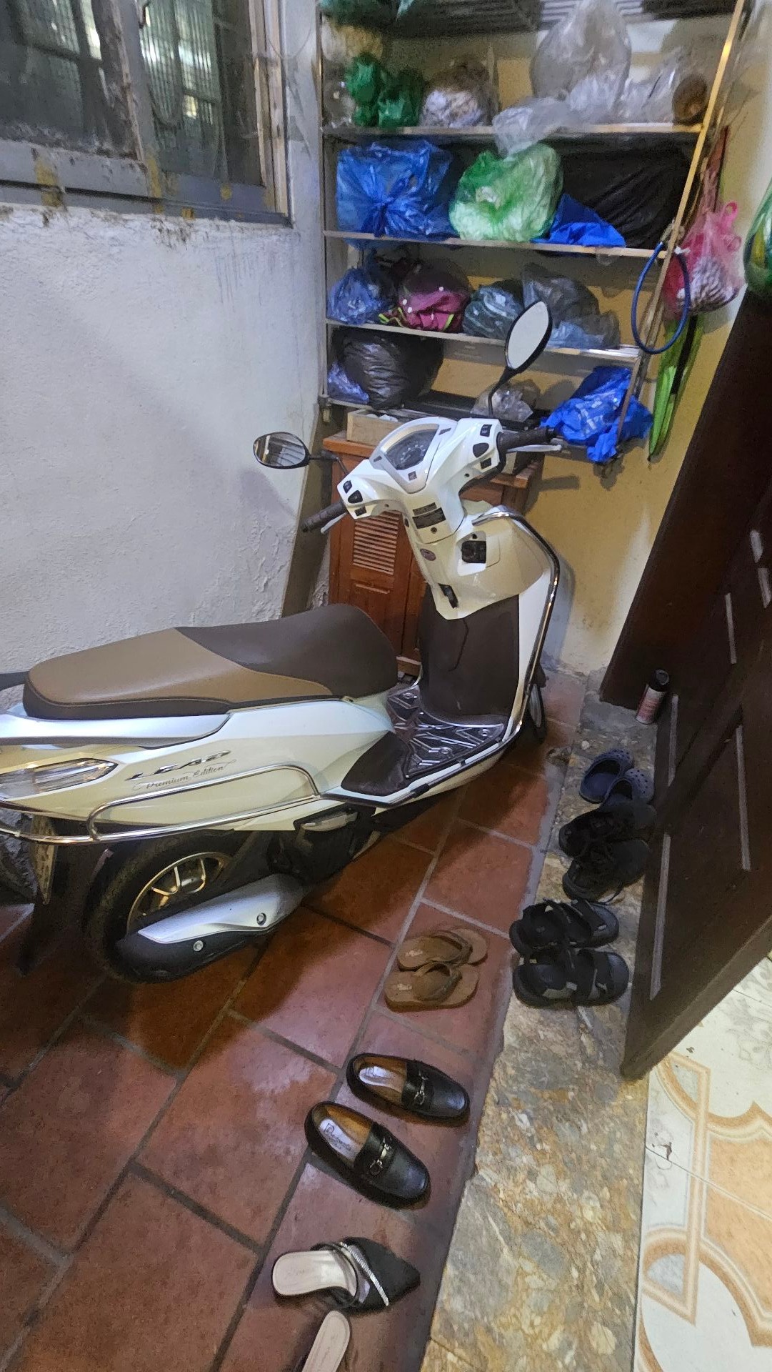 Bán nhà Tân Mai - diện tích 43m2 3 tầng - Ba gác đỗ tận cửa - giá 8,38 tỷ
