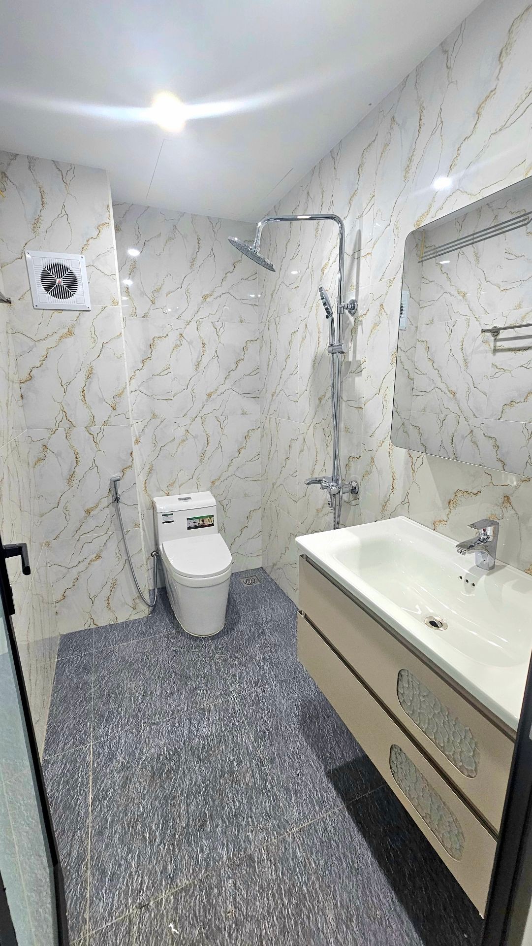 Bán nhà Lạc Trung - diện tích 44m2 5 tầng - Ô TÔ VÀO NHÀ - giá 15,2 tỷ
