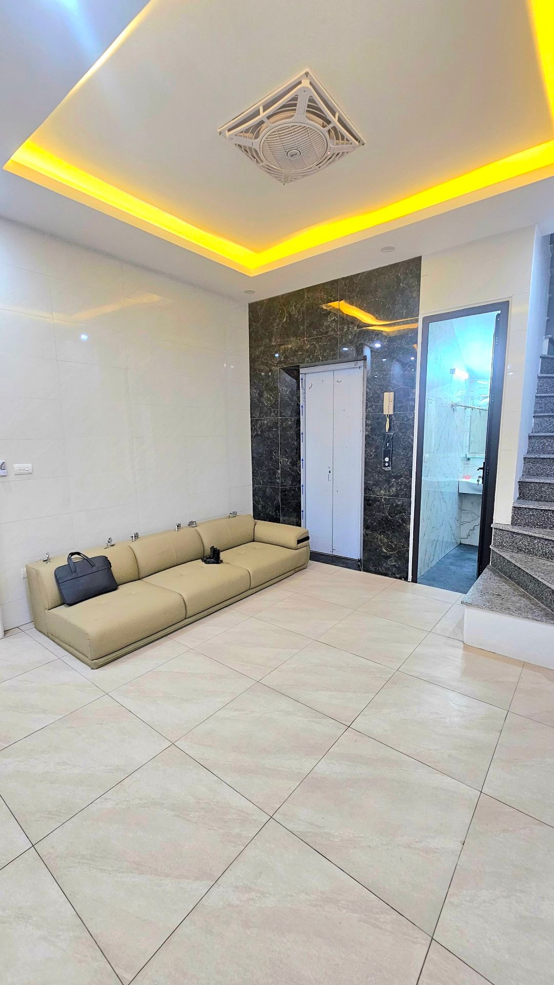 Bán nhà Lạc Trung - diện tích 44m2 5 tầng - Ô TÔ VÀO NHÀ - giá 15,2 tỷ