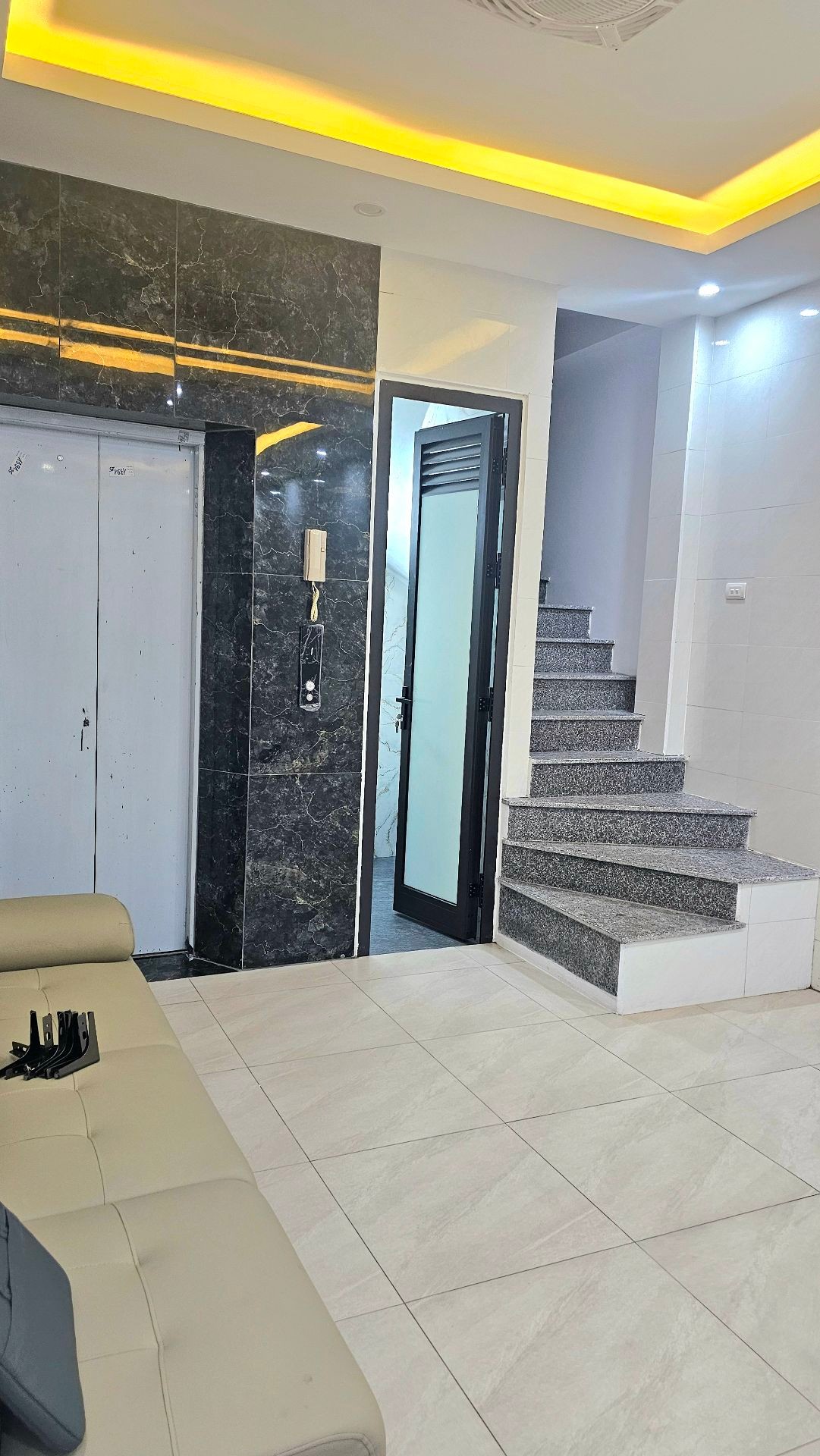 Bán nhà Lạc Trung - diện tích 44m2 5 tầng - Ô TÔ VÀO NHÀ - giá 15,2 tỷ