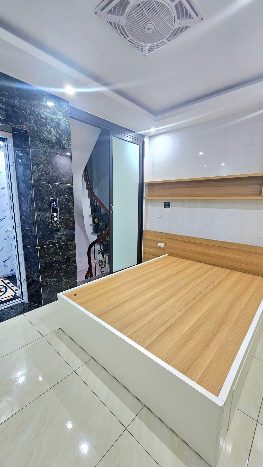 Bán nhà Lạc Trung - diện tích 44m2 5 tầng - Ô TÔ VÀO NHÀ - giá 15,2 tỷ