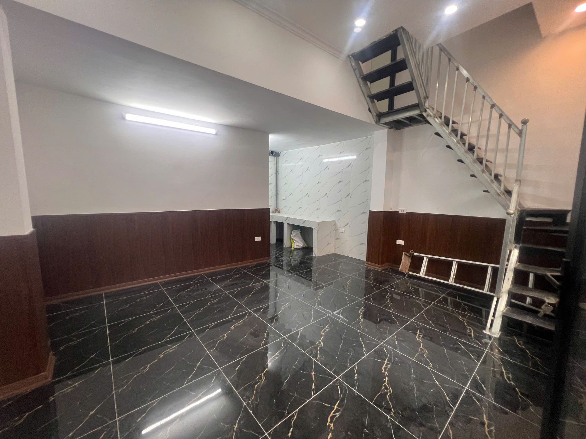 Bán nhà Tân Mai - diện tích 32m2 2 tầng - Nhà đẹp hiếm có - giá 2,5 tỷ