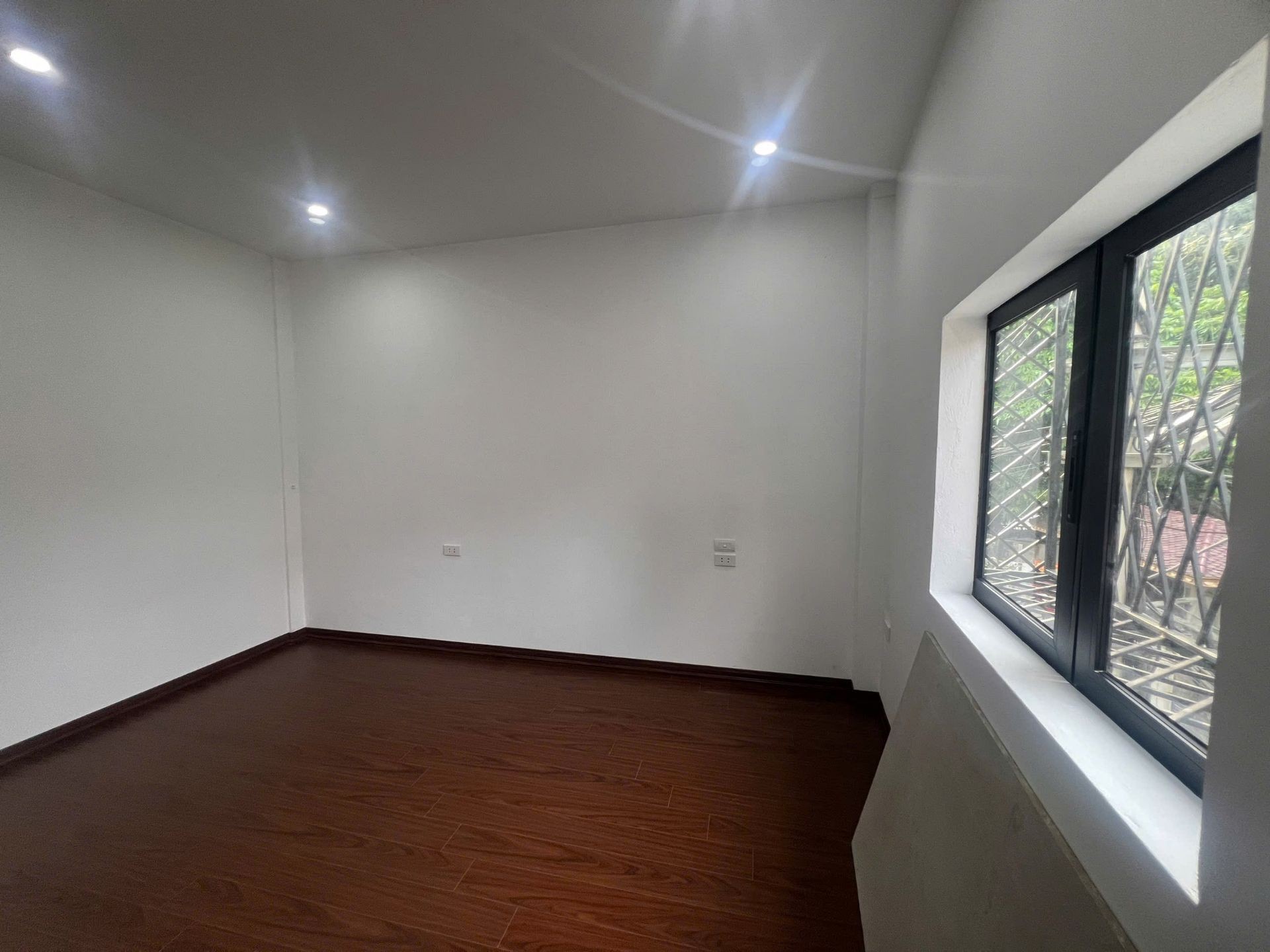 Bán nhà Tân Mai - diện tích 32m2 2 tầng - Nhà đẹp hiếm có - giá 2,5 tỷ