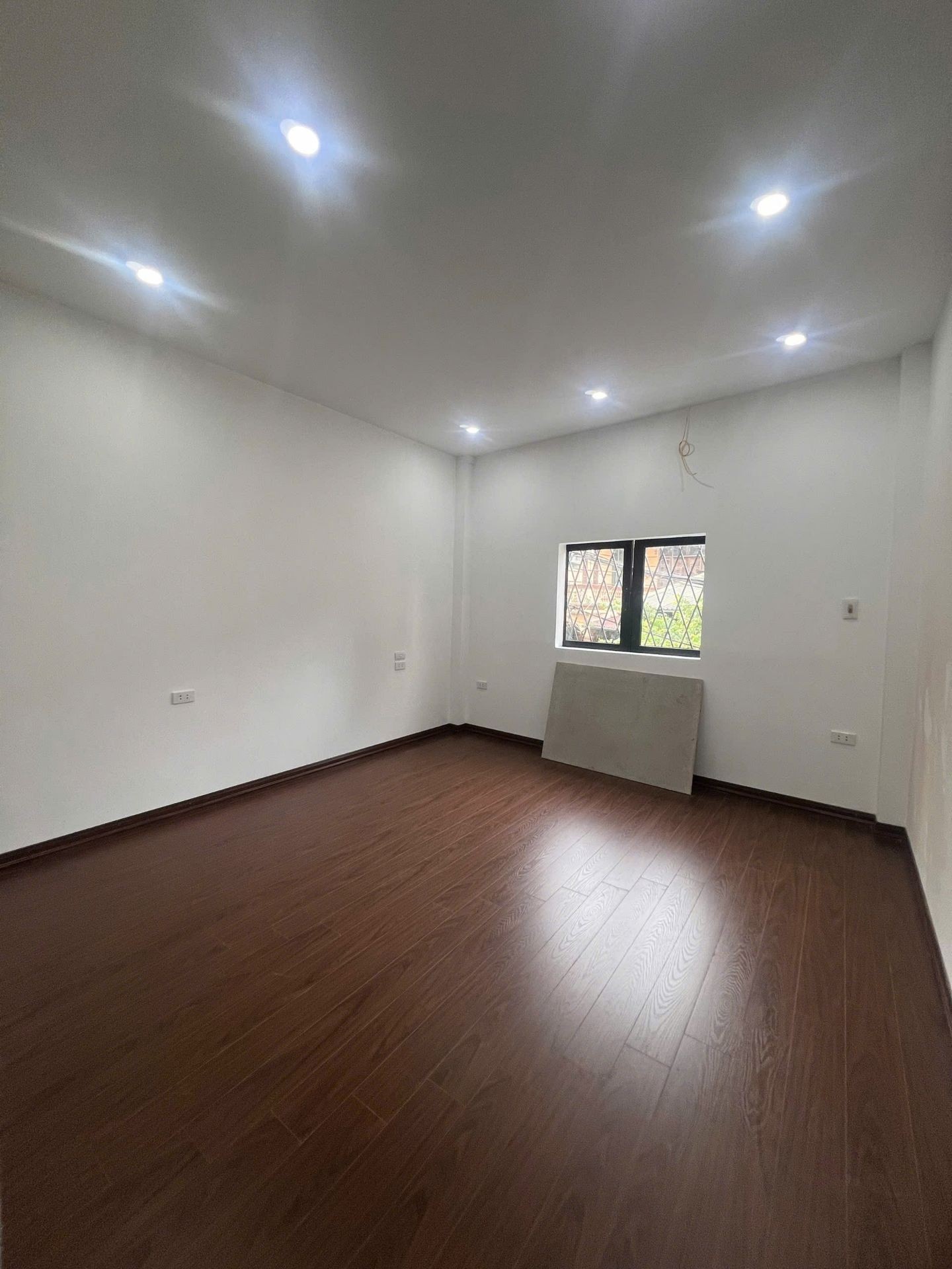 Bán nhà Tân Mai - diện tích 32m2 2 tầng - Nhà đẹp hiếm có - giá 2,5 tỷ