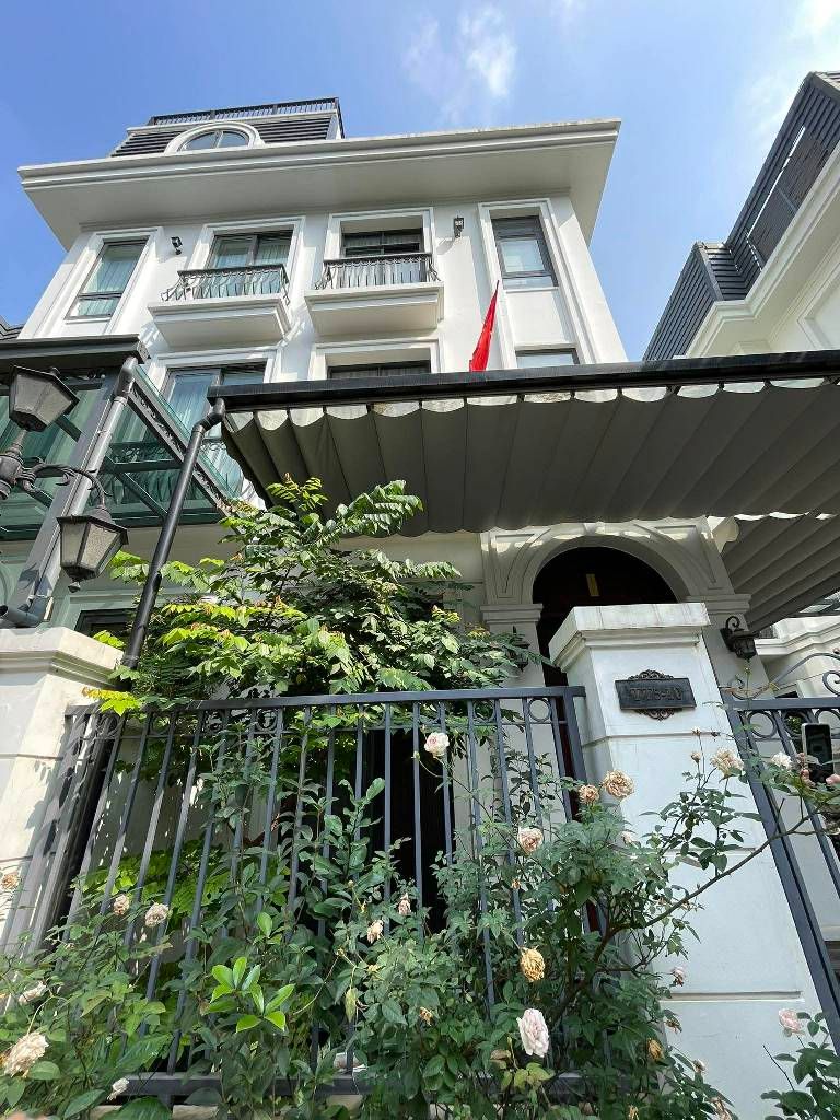 Bán nhà Vinhomes Green Bay - diện tích 156m2 5 tầng - Biệt thự 3 mặt thoáng - giá 105 tỷ