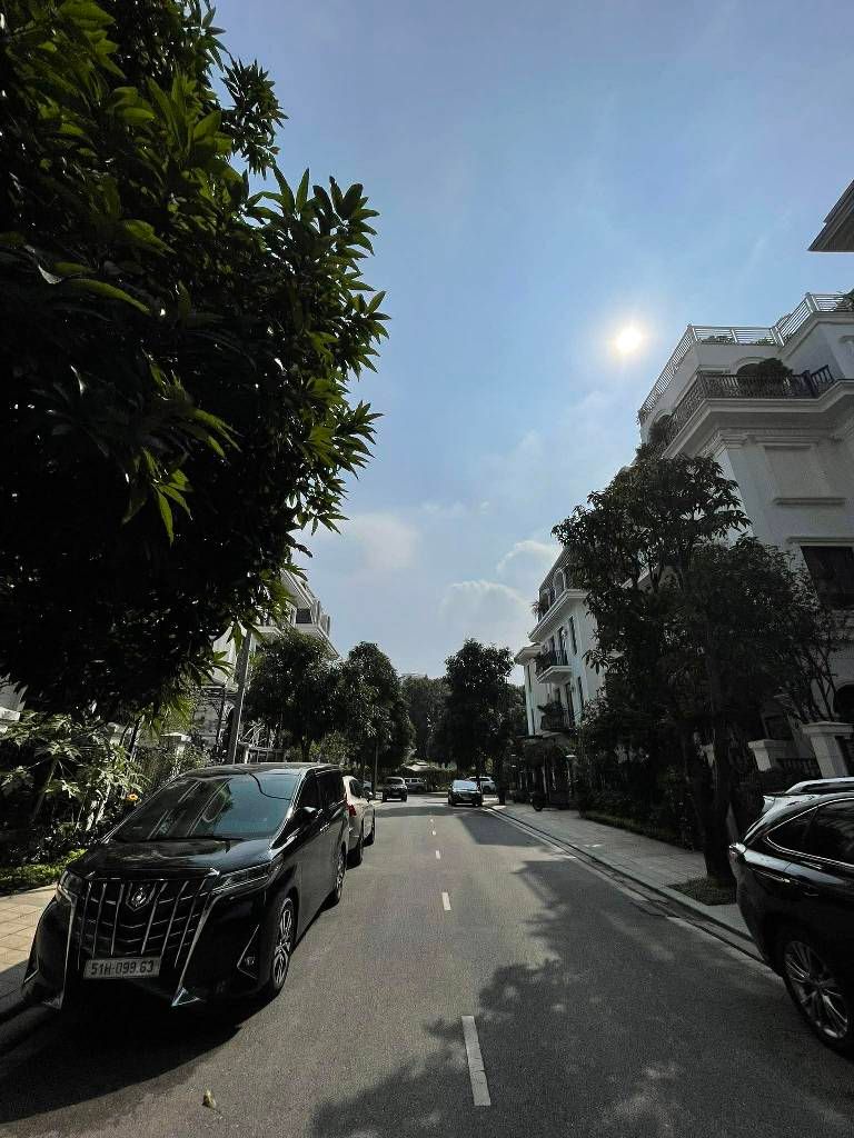 Bán nhà Vinhomes Green Bay - diện tích 156m2 5 tầng - Biệt thự 3 mặt thoáng - giá 105 tỷ