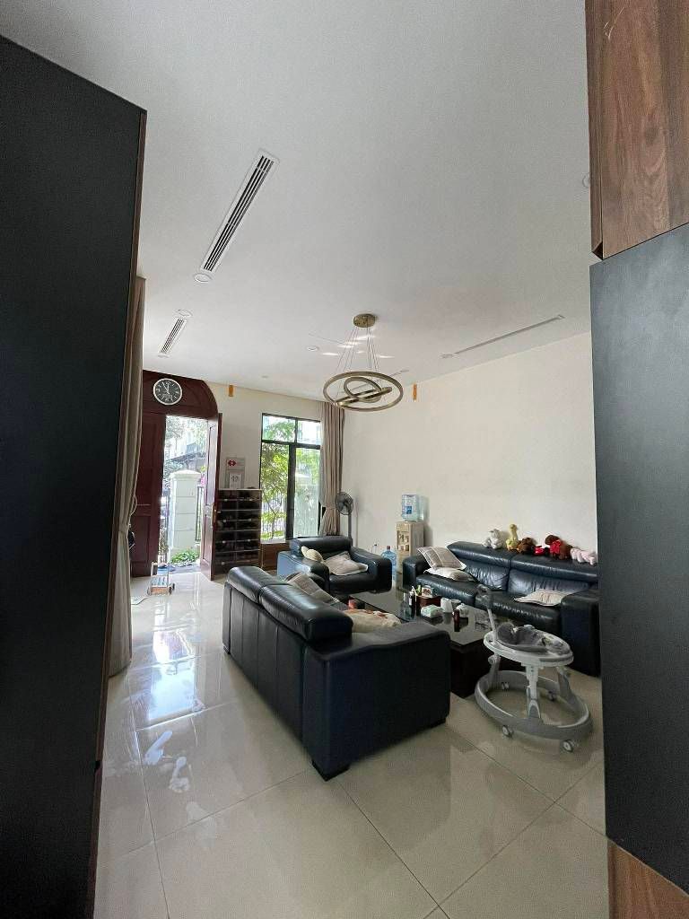 Bán nhà Vinhomes Green Bay - diện tích 156m2 5 tầng - Biệt thự 3 mặt thoáng - giá 105 tỷ