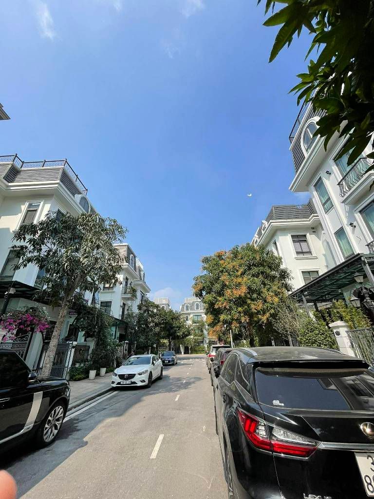 Bán nhà Vinhomes Green Bay - diện tích 156m2 5 tầng - Biệt thự 3 mặt thoáng - giá 105 tỷ