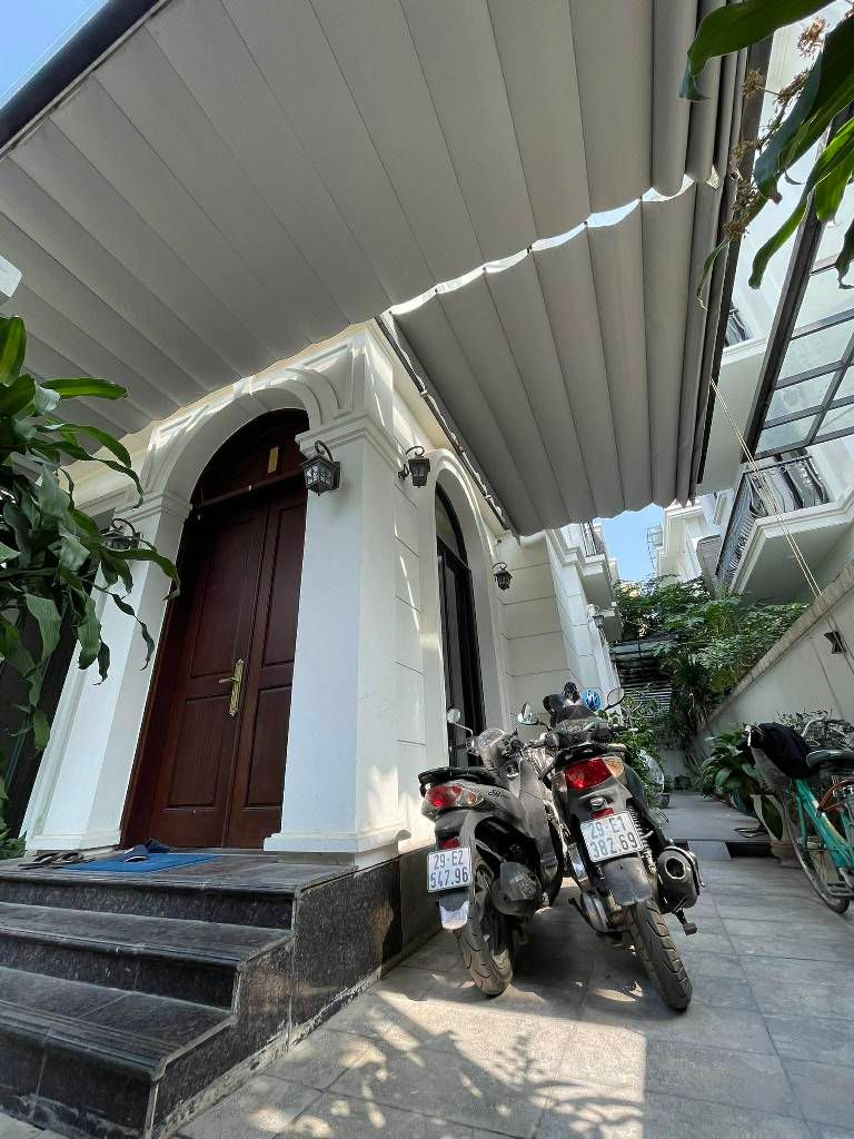 Bán nhà Vinhomes Green Bay - diện tích 156m2 5 tầng - Biệt thự 3 mặt thoáng - giá 105 tỷ