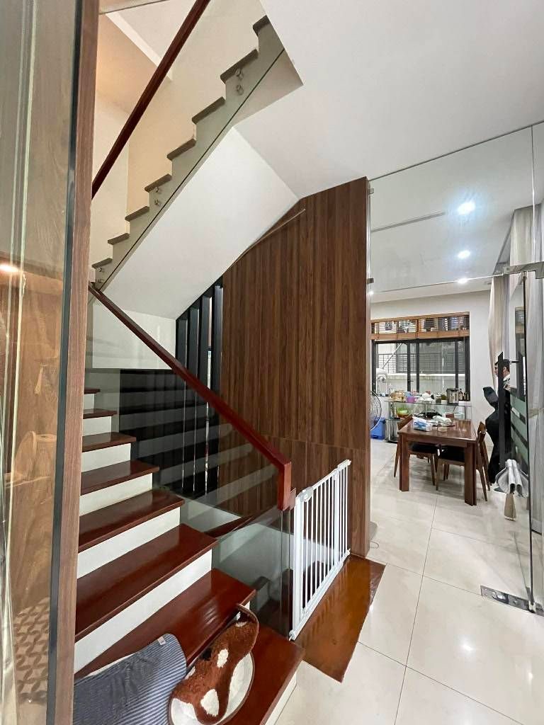 Bán nhà Vinhomes Green Bay - diện tích 156m2 5 tầng - Biệt thự 3 mặt thoáng - giá 105 tỷ